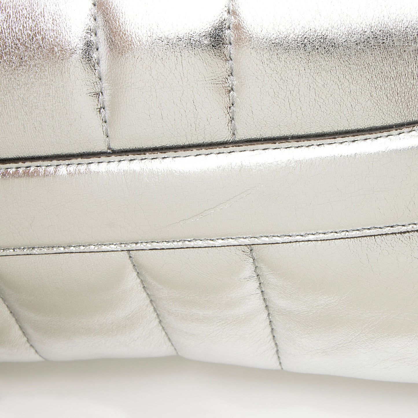 Gucci Metallic Calfskin Horsebit Chain Medium Shoulder Bag (SHF-dYk9f1)