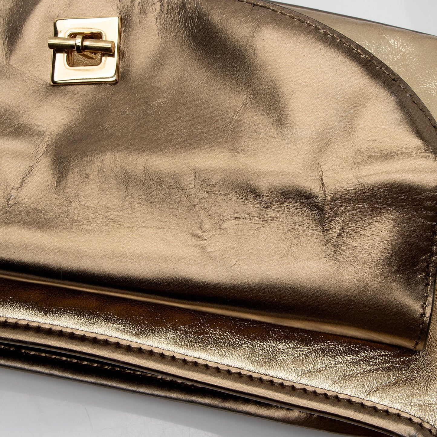 Gucci Metallic Leather Tiger Charm Shoulder Bag (SHF-ltMIAv)