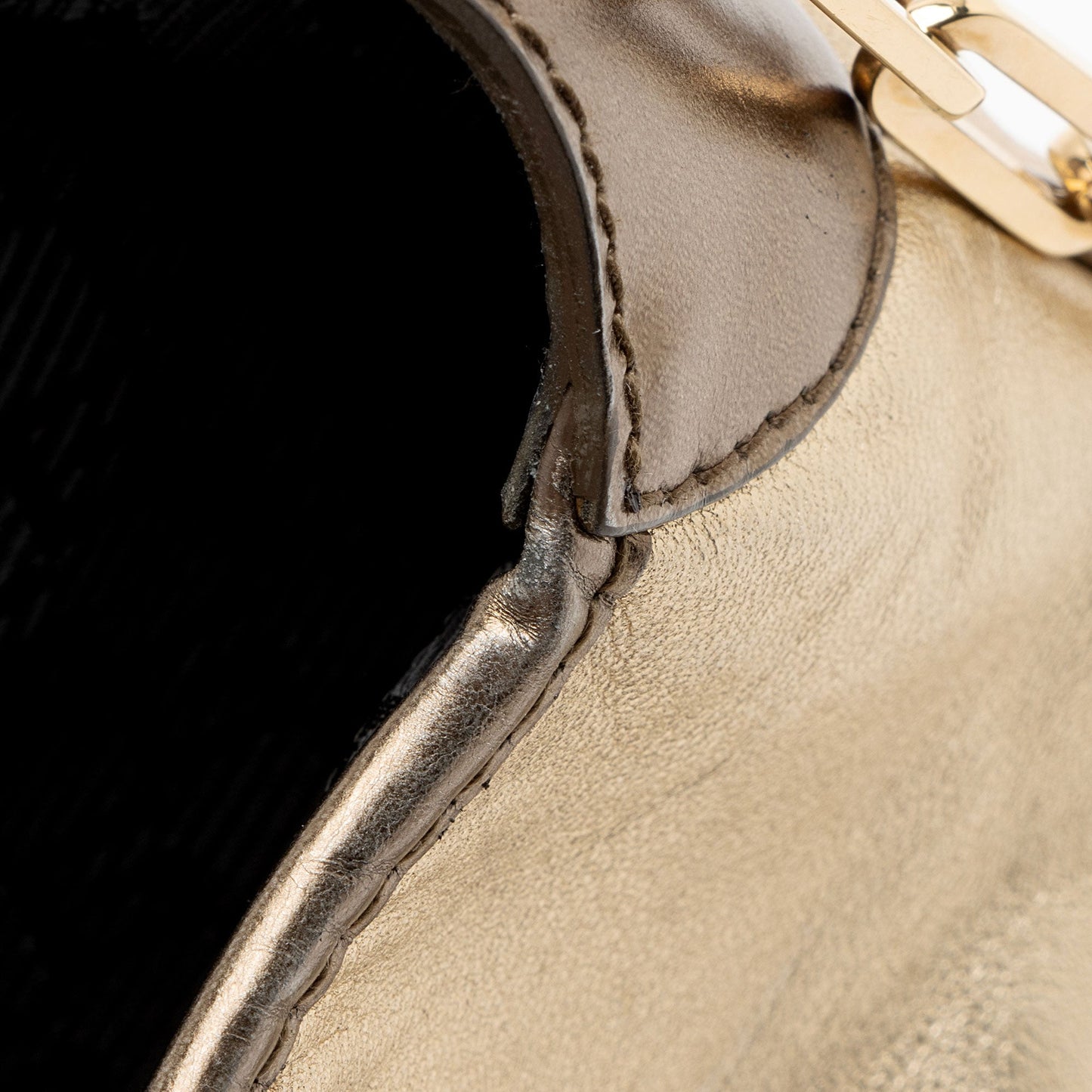Gucci Metallic Leather Tiger Charm Shoulder Bag (SHF-ltMIAv)
