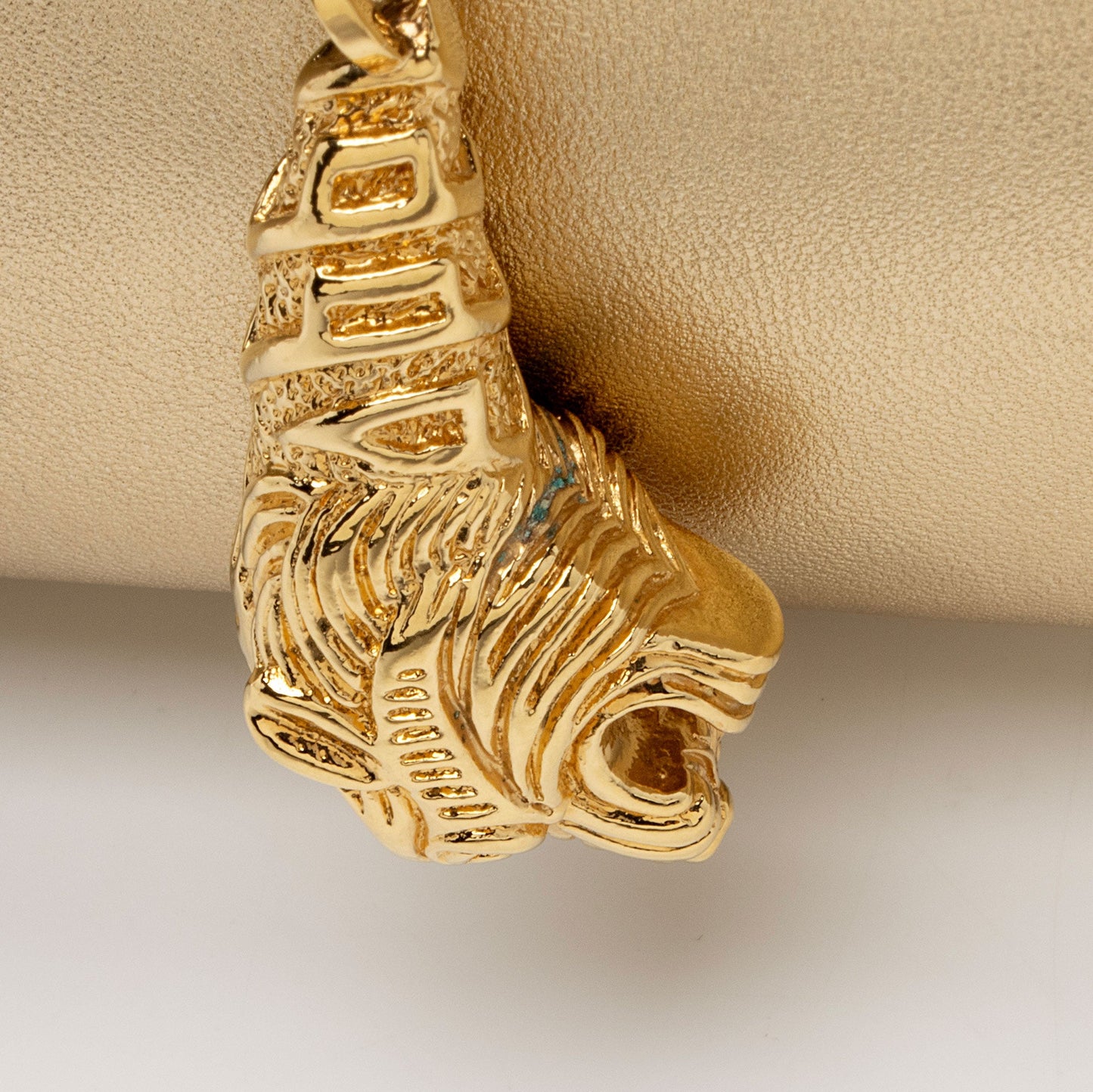 Gucci Metallic Leather Tiger Charm Shoulder Bag (SHF-ltMIAv)