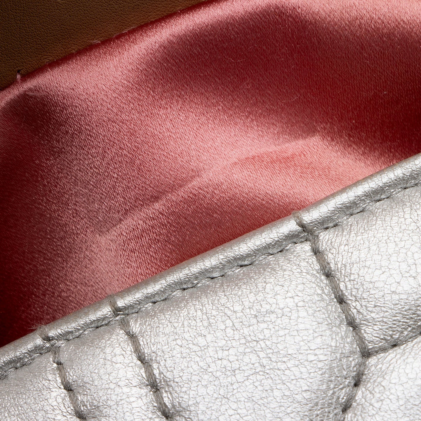 Gucci Metallic Matelasse Leather Pearl GG Marmont Mini Flap Bag - FINAL SALE (SHF-ZNLBGf)