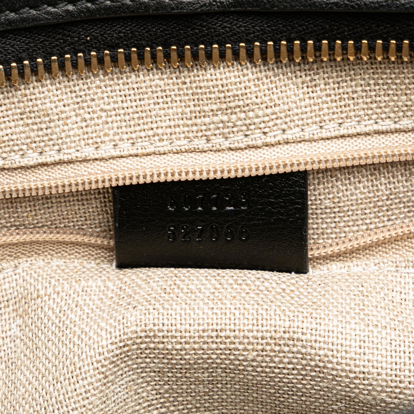 Gucci Microguccissima Crossbody (SHG-XtBigc)