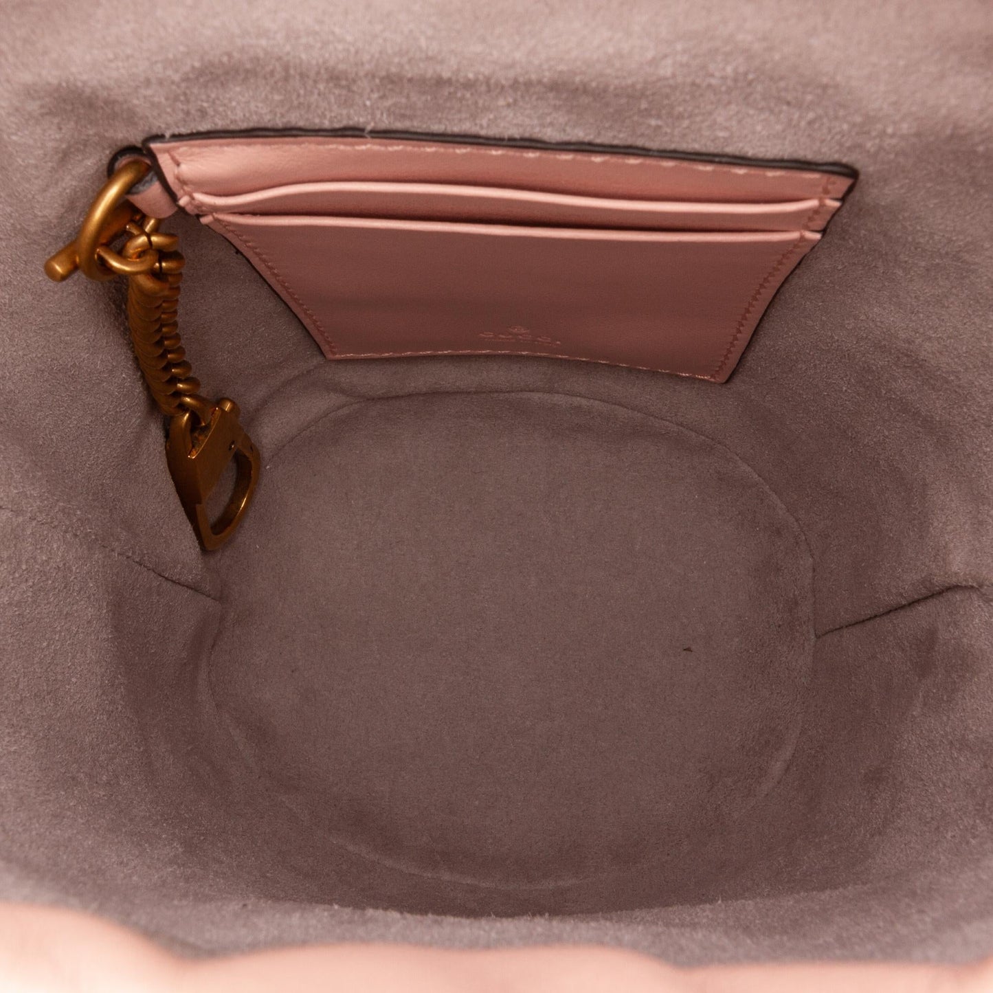 Gucci Mini GG Marmont Matelasse Bucket Bag (SHG-yidCFA)