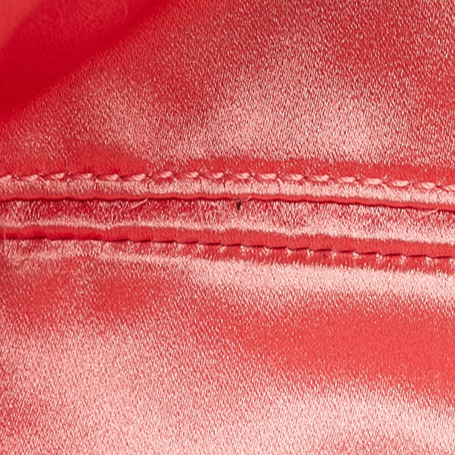Gucci Mini GG Marmont Matelasse Pearl Crossbody Bag (SHG-NtkRNe)