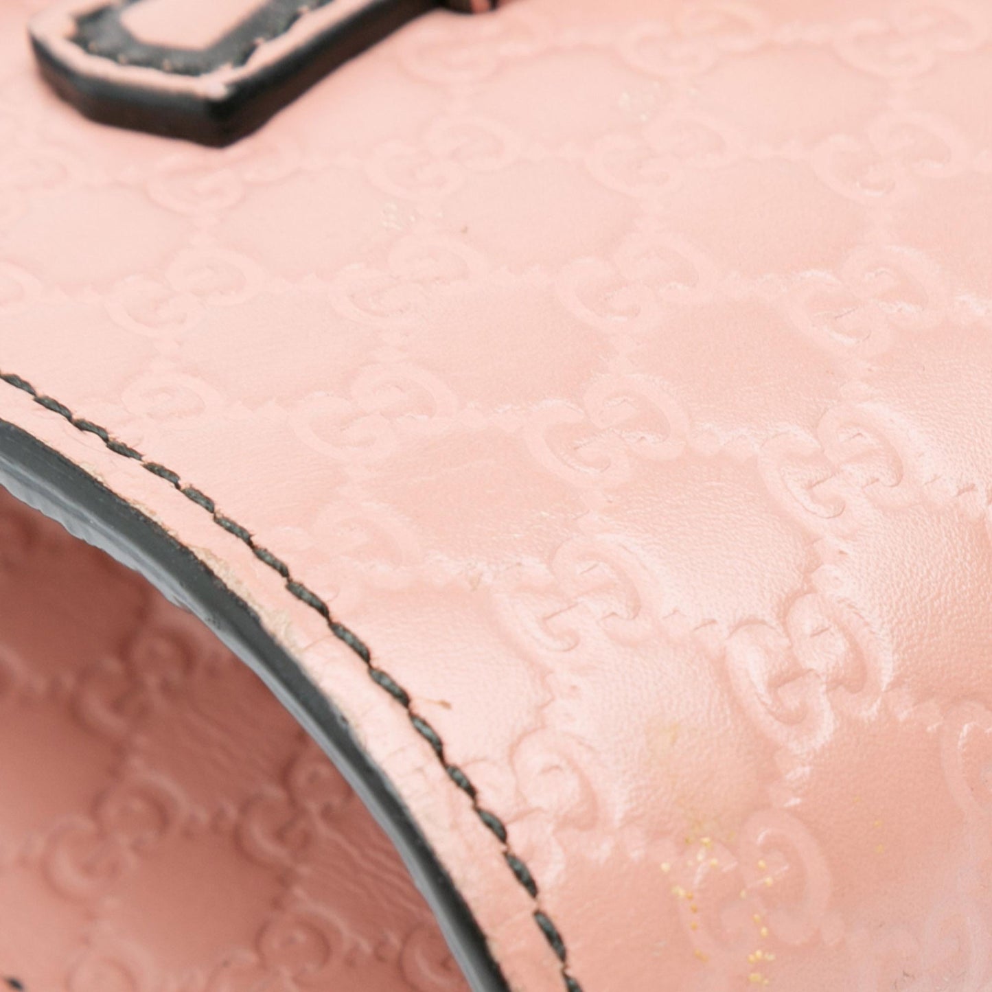 Gucci Mini Microguccissima Emily Crossbody Bag (SHG-KWTiRm)