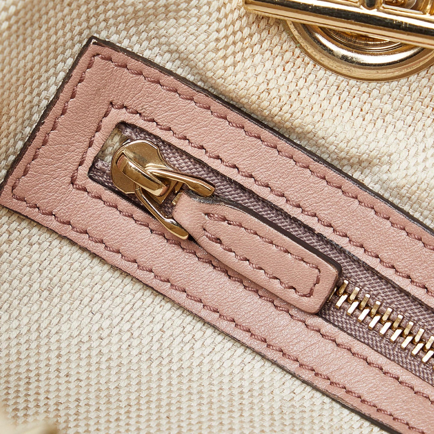 Gucci Patent Soho Chain Shoulder Bag (SHG-5O1EoQ)