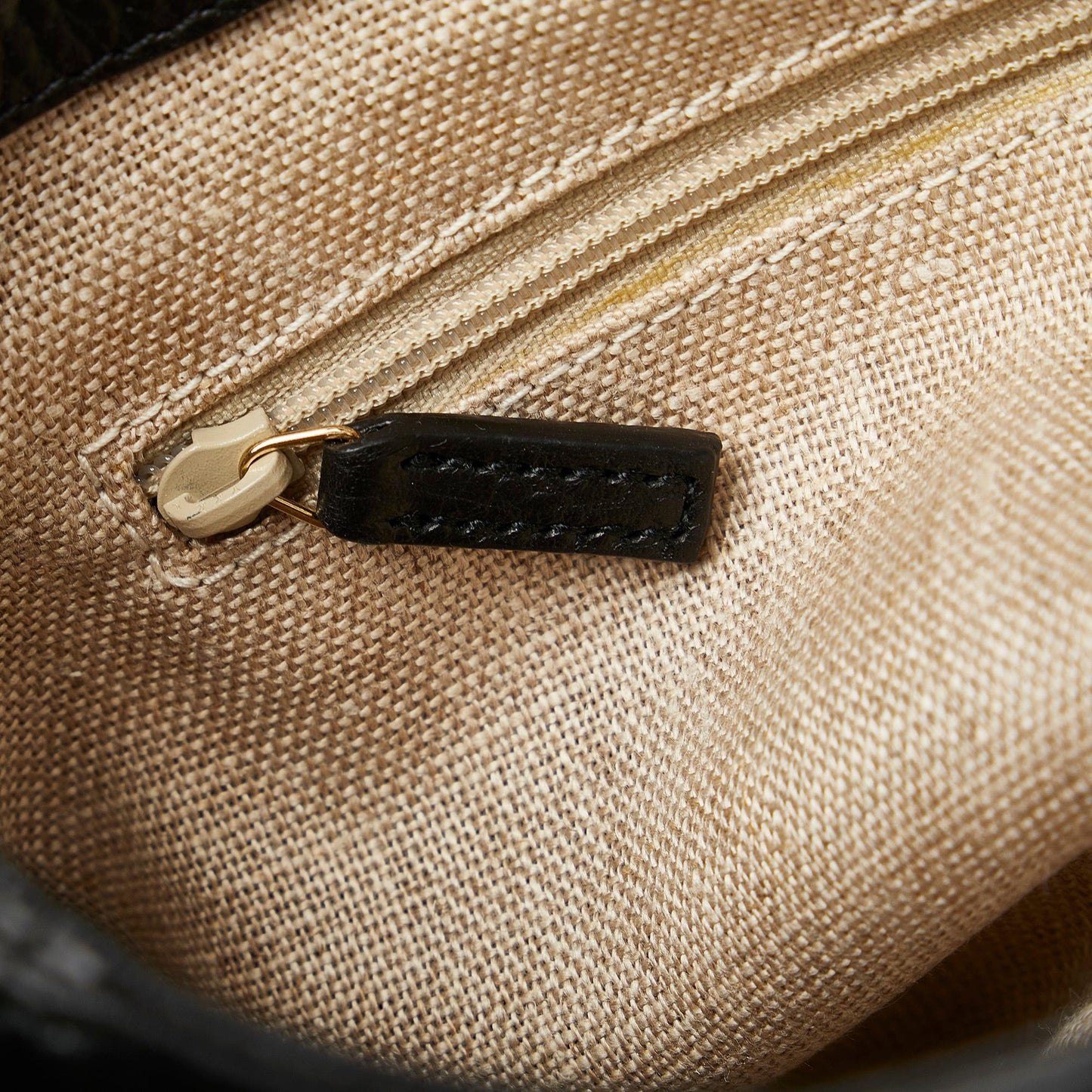 Gucci Small Dollar Calf Interlocking G Satchel (SHG-Wq7x11)