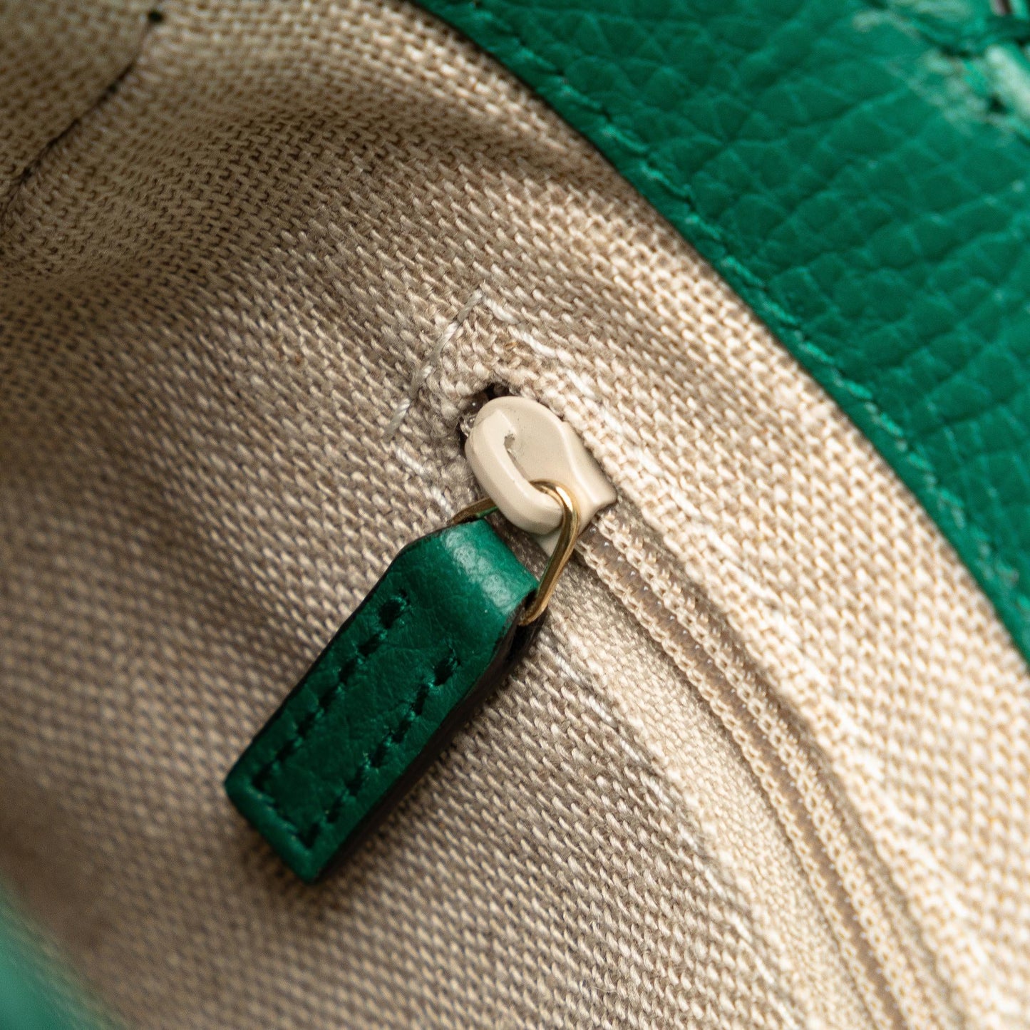 Gucci Small Dollar Interlocking G Crossbody (SHG-RYabwN)