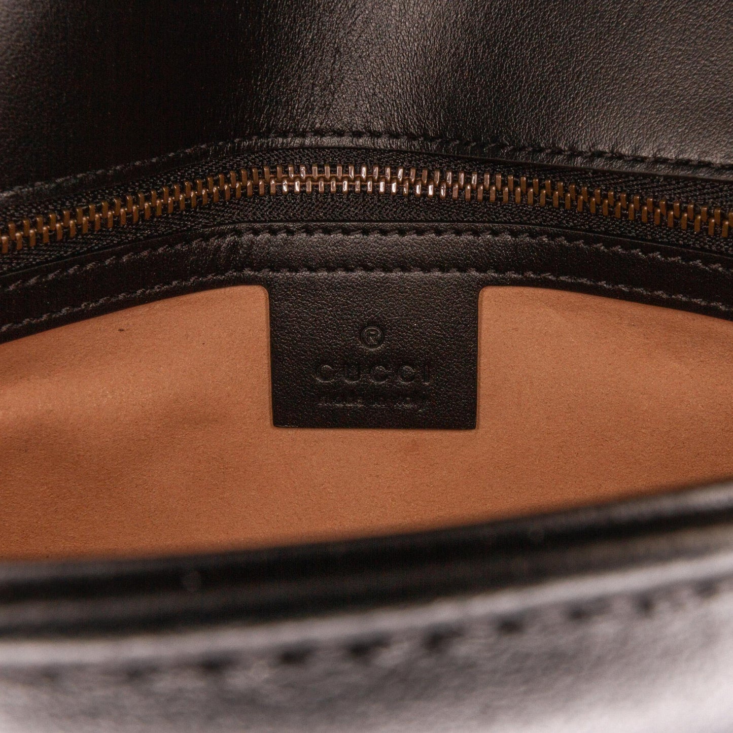 Gucci Small GG Marmont Matelasse Crossbody (SHG-DdfqLM)