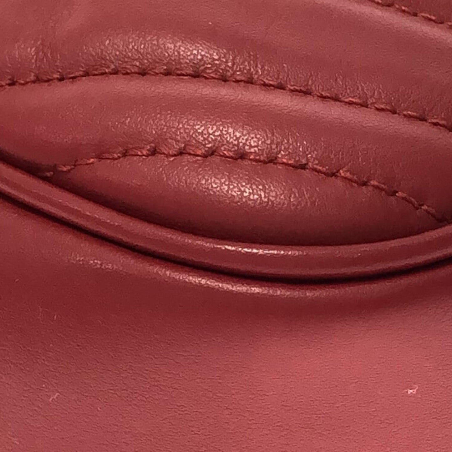 Gucci Small GG Marmont Matelasse Crossbody (SHG-NUxC1I)