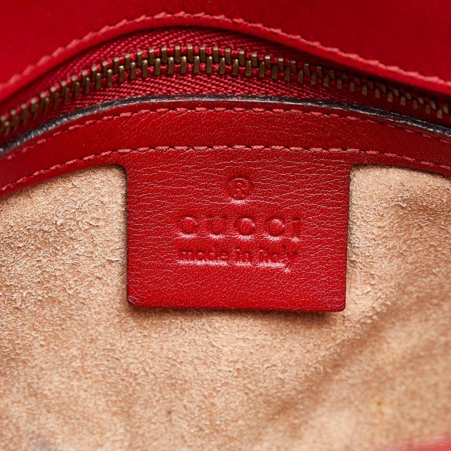 Gucci Small GG Marmont Matelasse Crossbody (SHG-iRSyik)