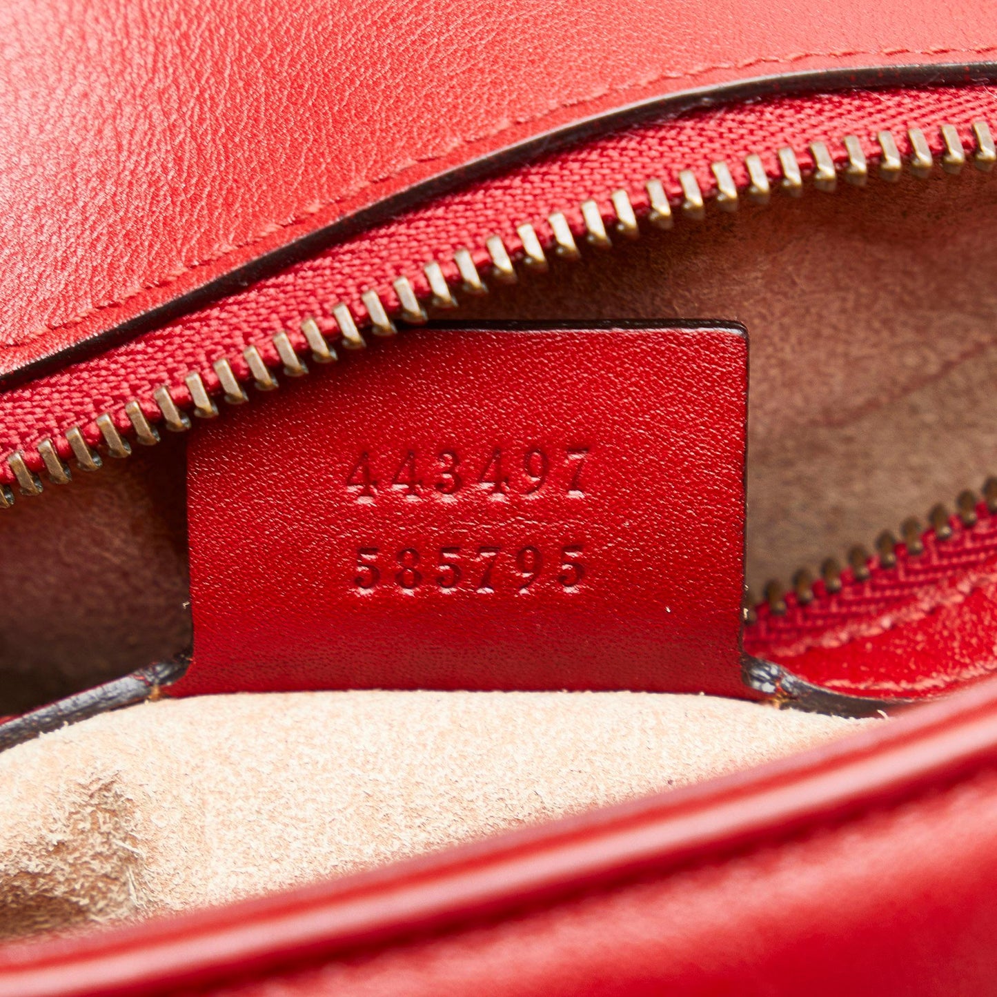 Gucci Small GG Marmont Matelasse Crossbody (SHG-iRSyik)