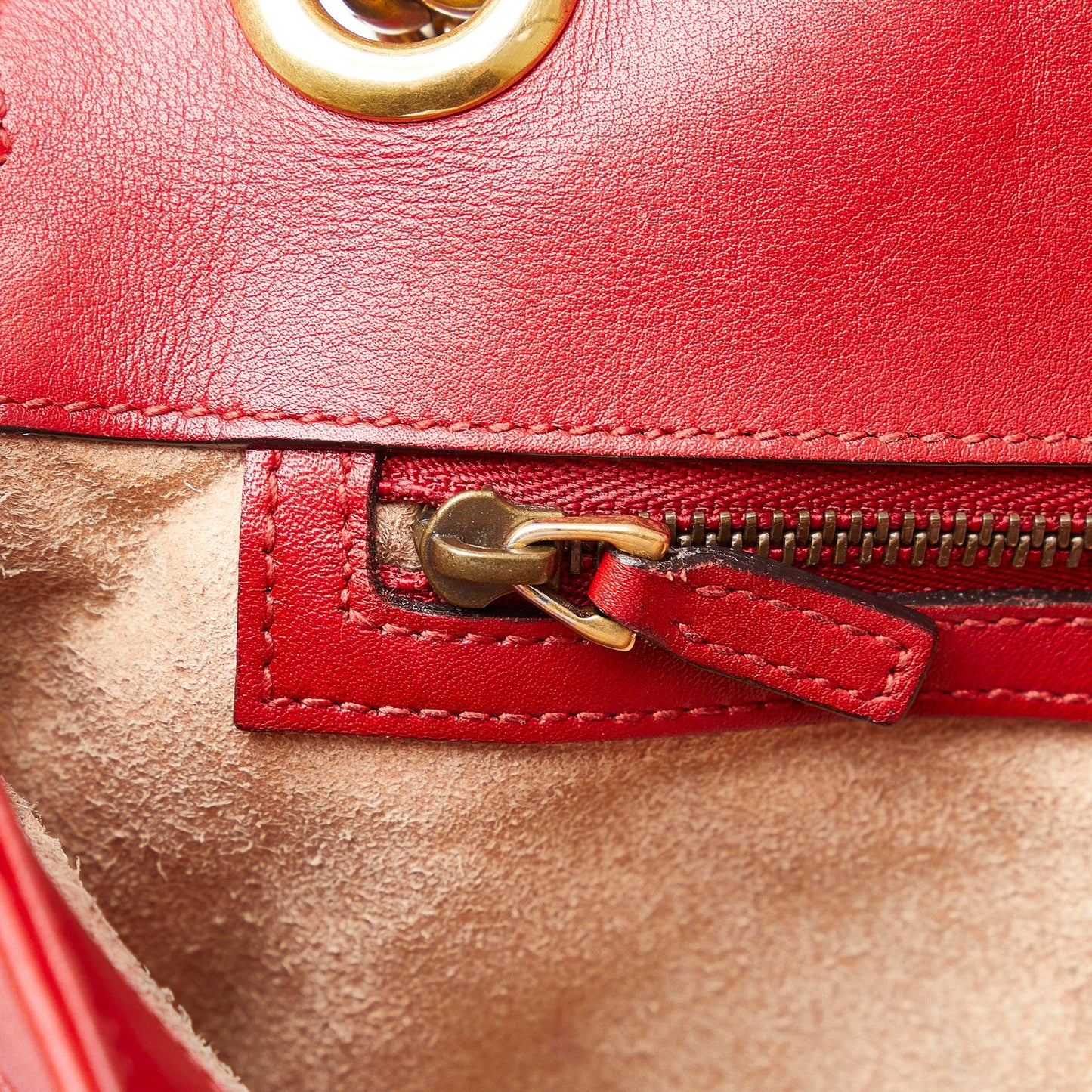 Gucci Small GG Marmont Matelasse Crossbody (SHG-iRSyik)