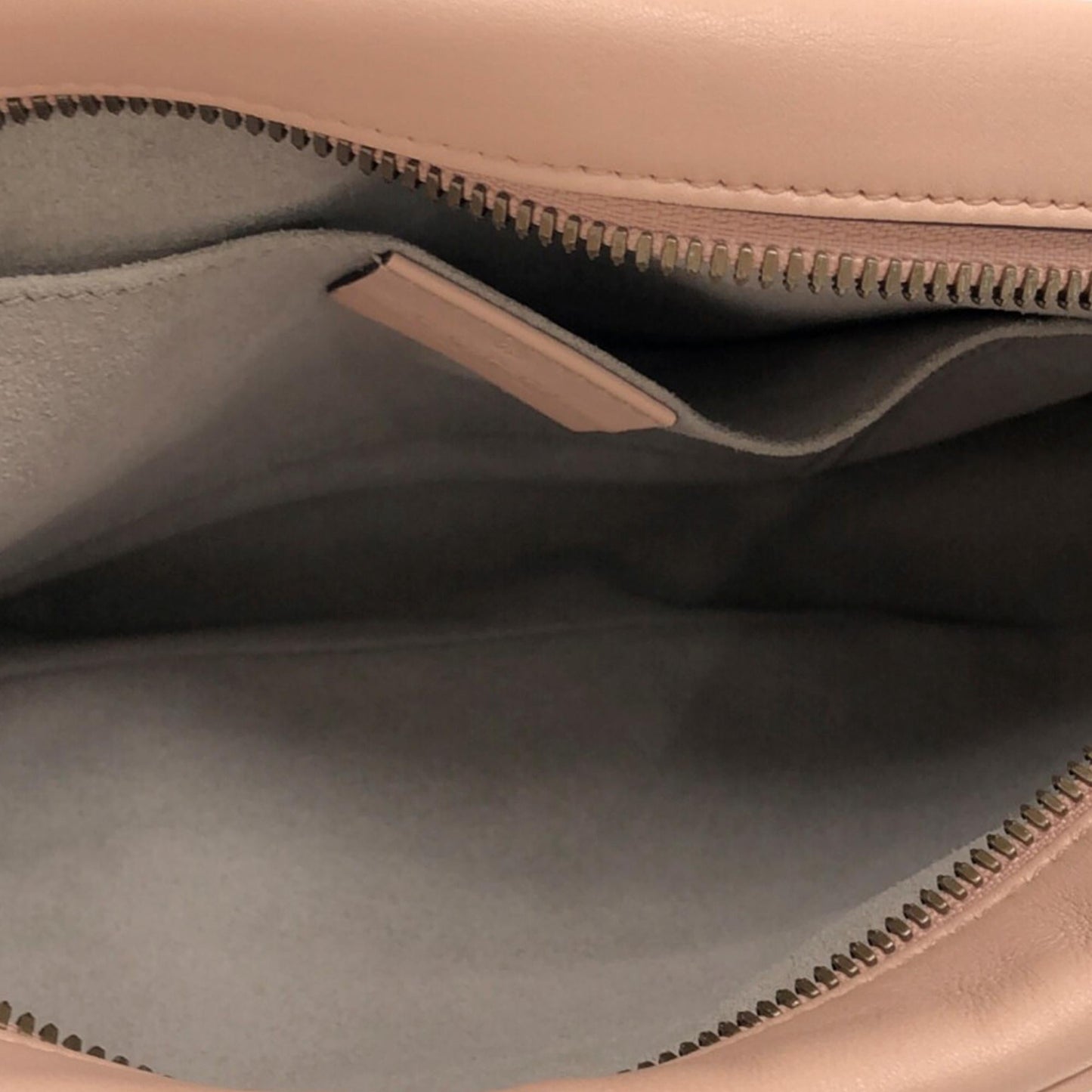 Gucci Small GG Marmont Matelasse Crossbody (SHG-Nzgu8j)