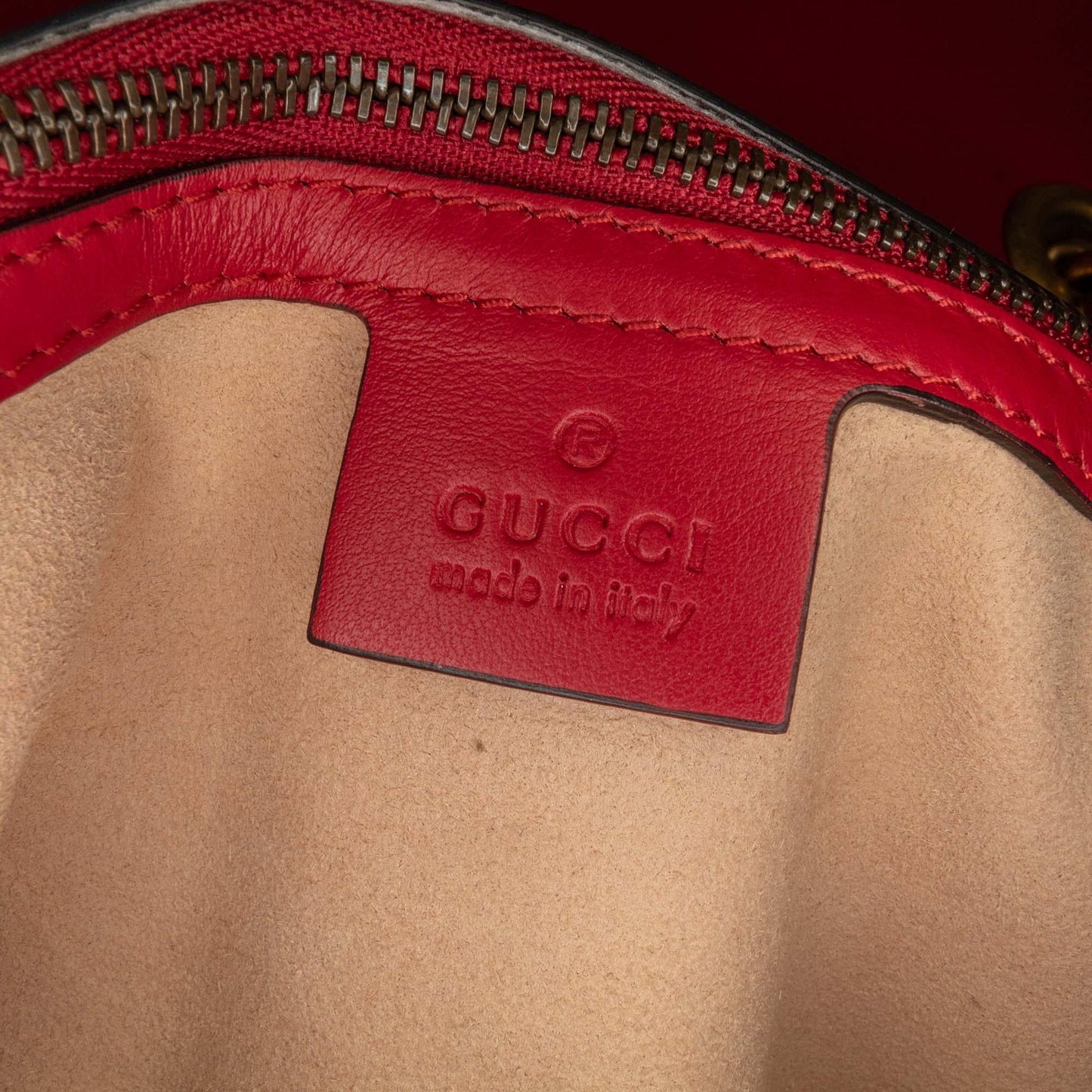 Gucci Small GG Marmont Matelasse Crossbody (SHG-4iAPpk)