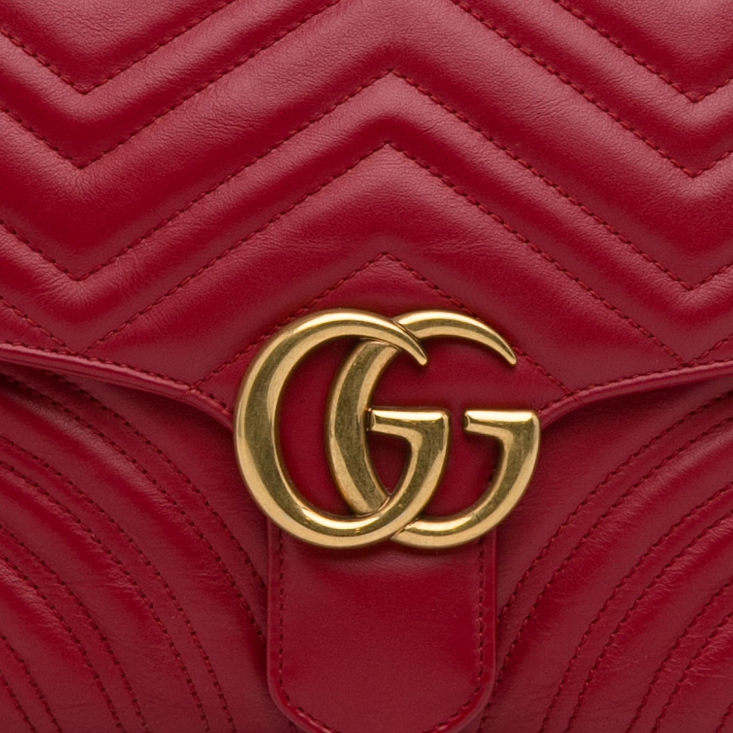 Gucci Small GG Marmont Matelasse Top Handle (SHG-hNCArE)