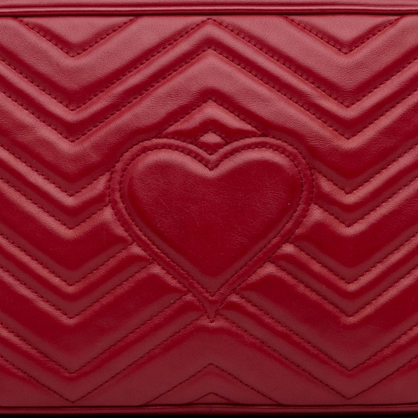 Gucci Small GG Marmont Matelasse Top Handle (SHG-hNCArE)