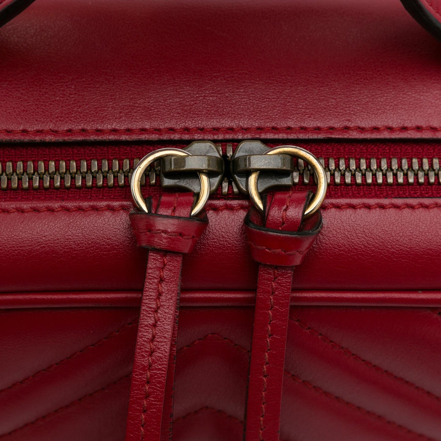 Gucci Small GG Marmont Matelasse Top Handle (SHG-hNCArE)