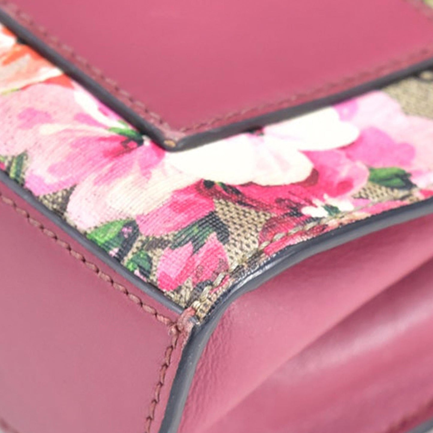 Gucci Small GG Supreme Blooms Padlock Crossbody (SHG-uGapP0)
