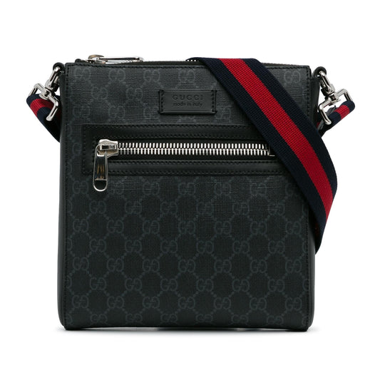 Gucci Small GG Supreme Messenger Bag (SHG-v3moky)