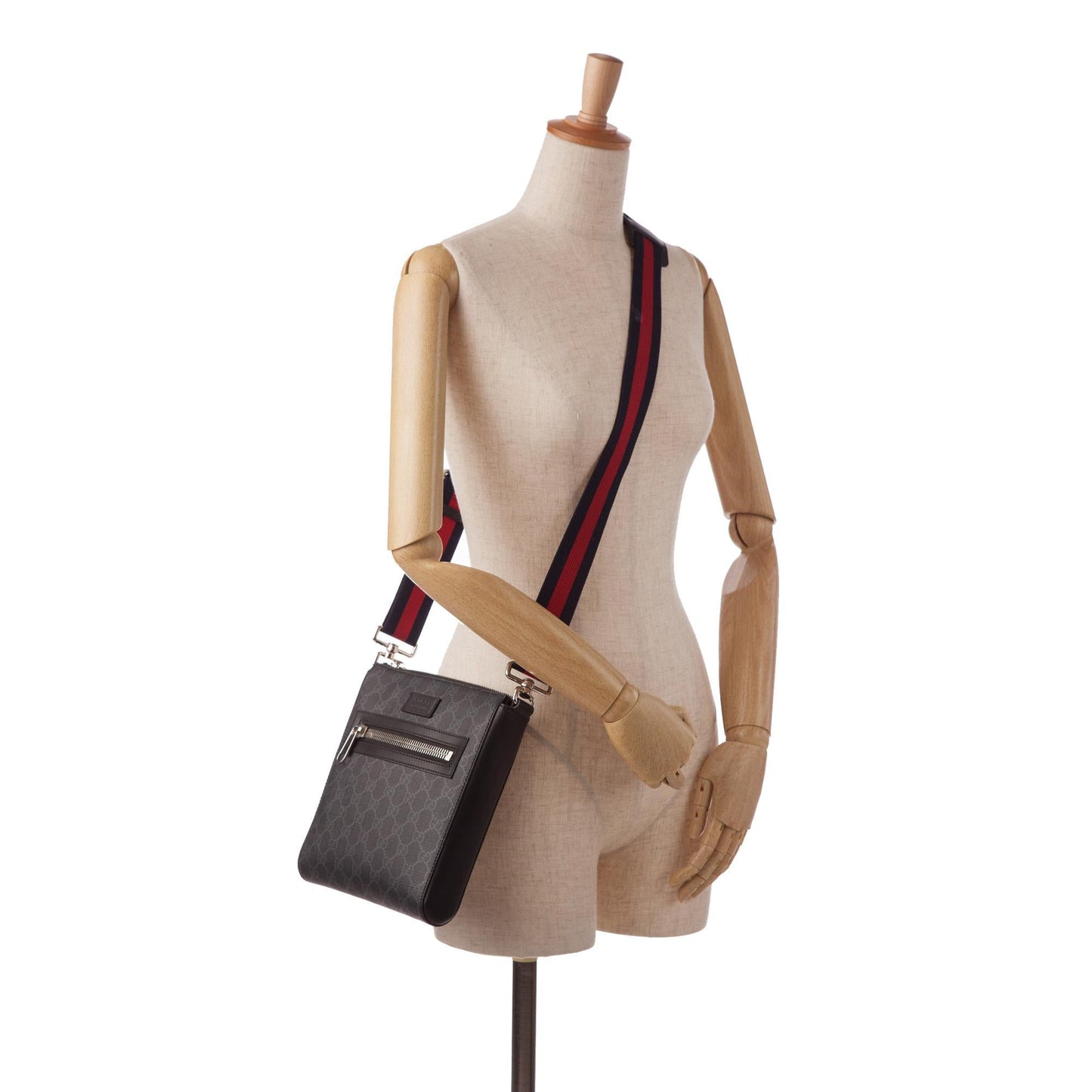 Gucci Small GG Supreme Messenger Bag (SHG-v3moky)