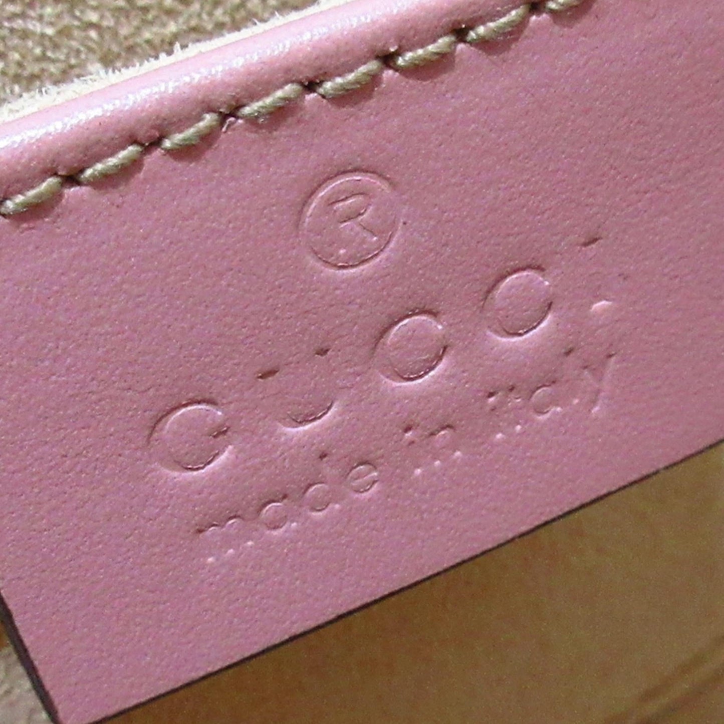 Gucci Small Guccissima Padlock Crossbody Bag (SHG-RKOEvJ)