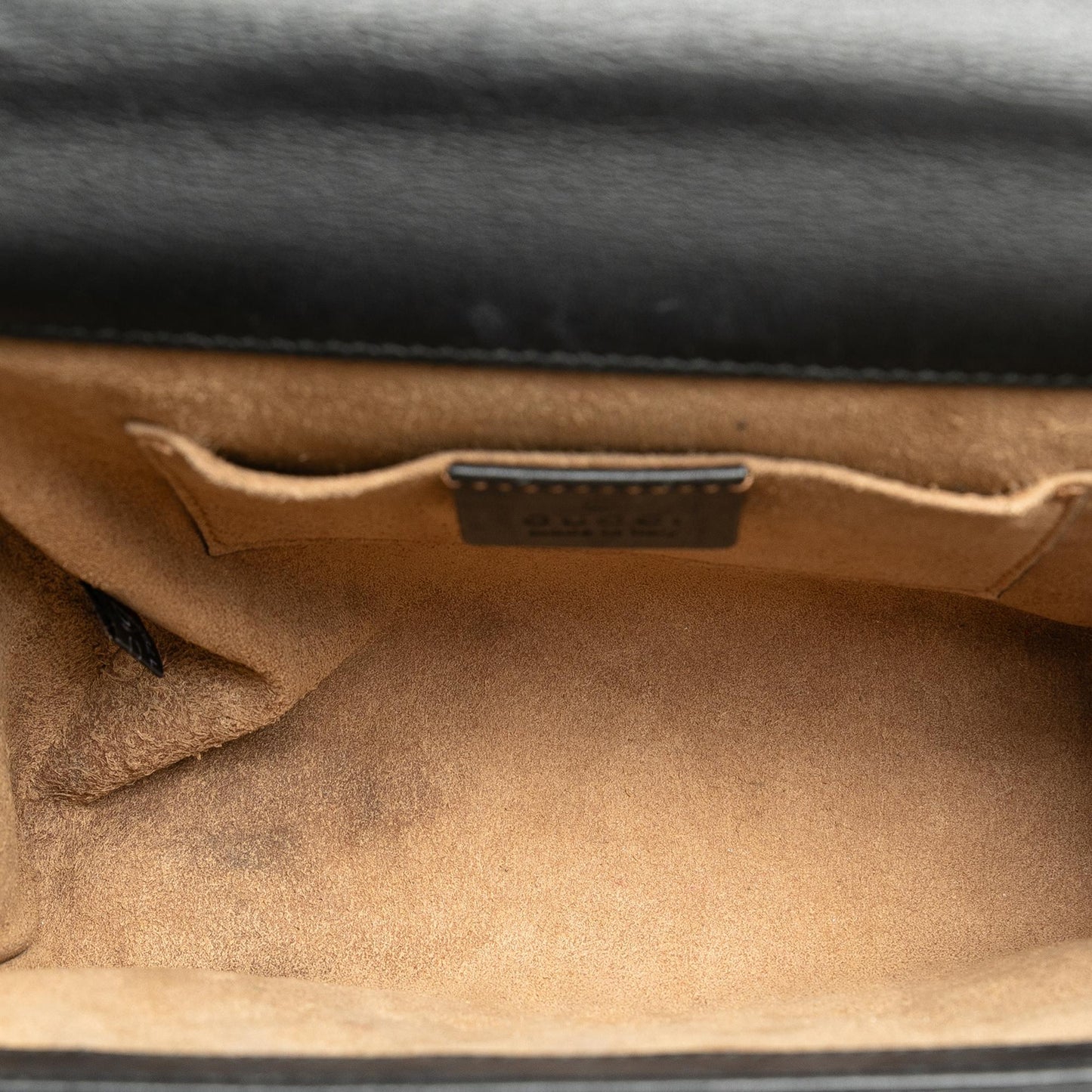 Gucci Small Leather Padlock Crossbody Bag (SHG-QBobEP)