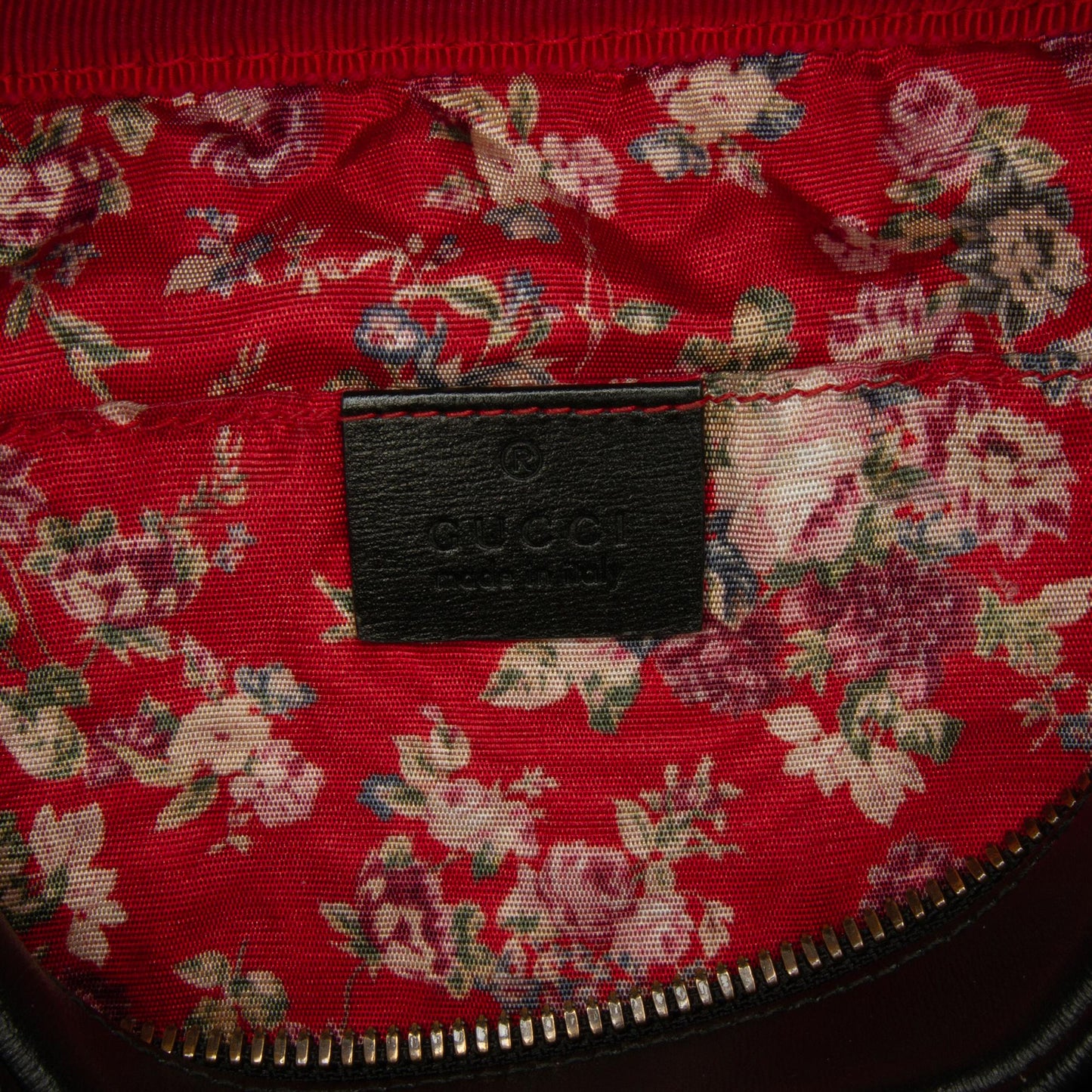 Gucci Small Trampuntata Crossbody Bag (SHG-fxPHOR)