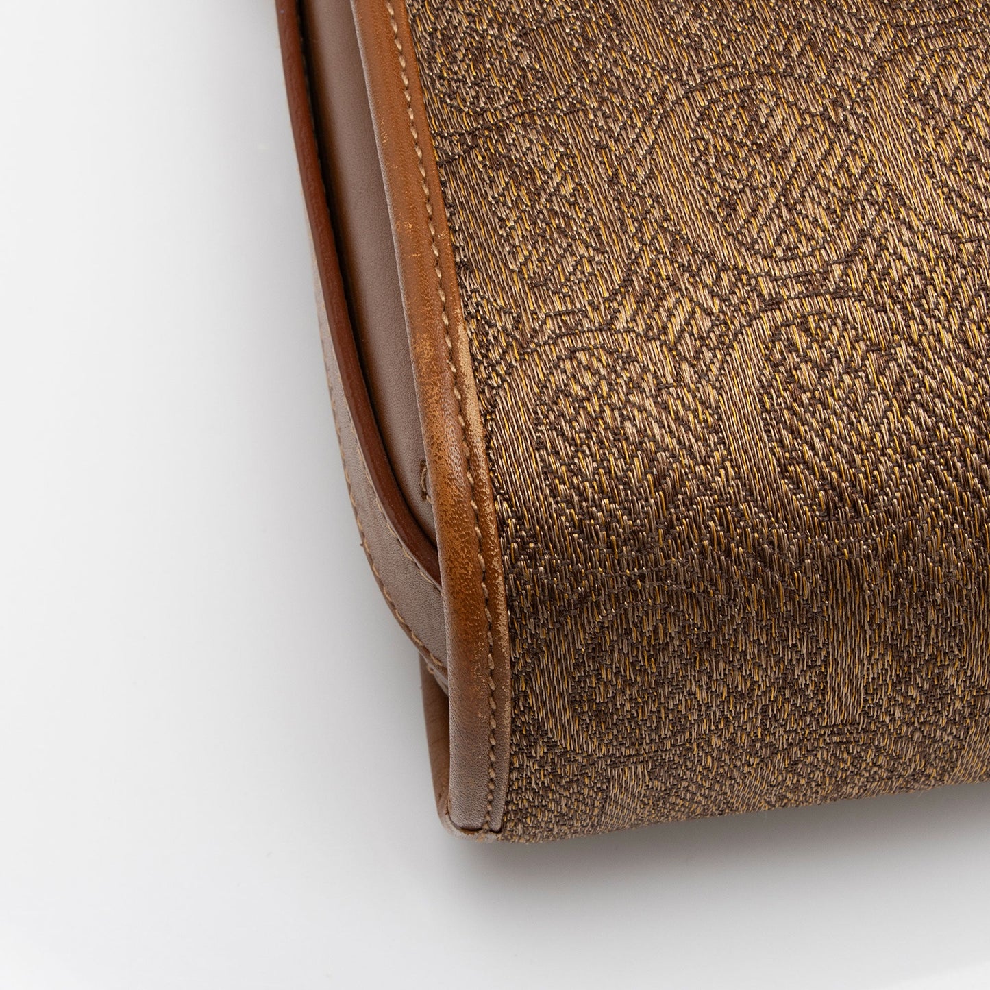 Gucci Vintage Jacquard Leather Logo Crossbody (SHF-cj8YjA)