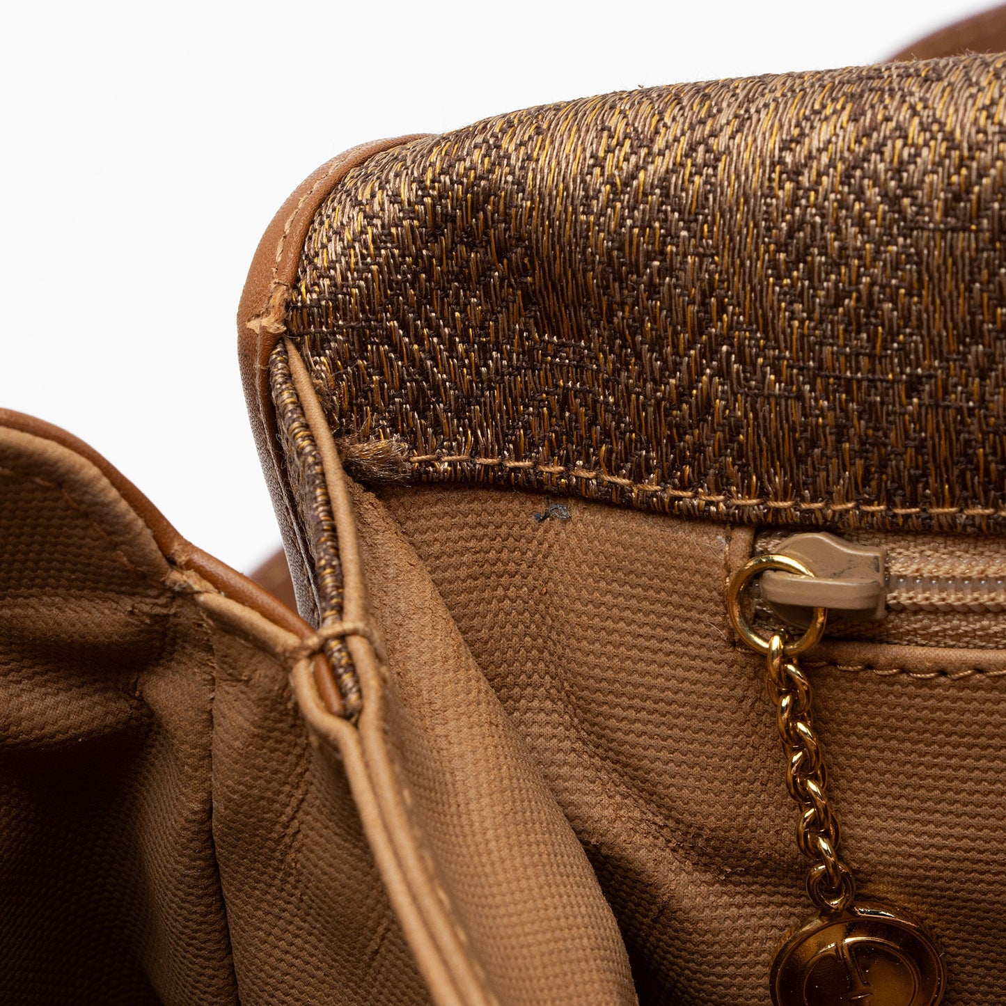 Gucci Vintage Jacquard Leather Logo Crossbody (SHF-cj8YjA)