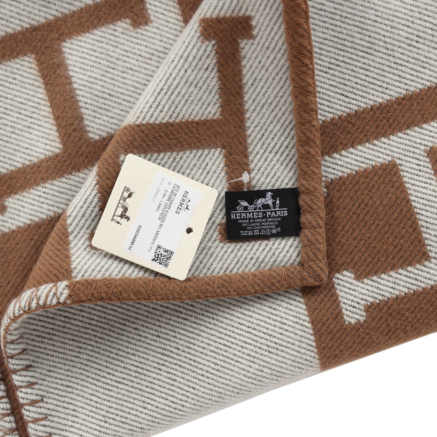 Hermes "Classic Avalon" Ecru and Camel Blanket