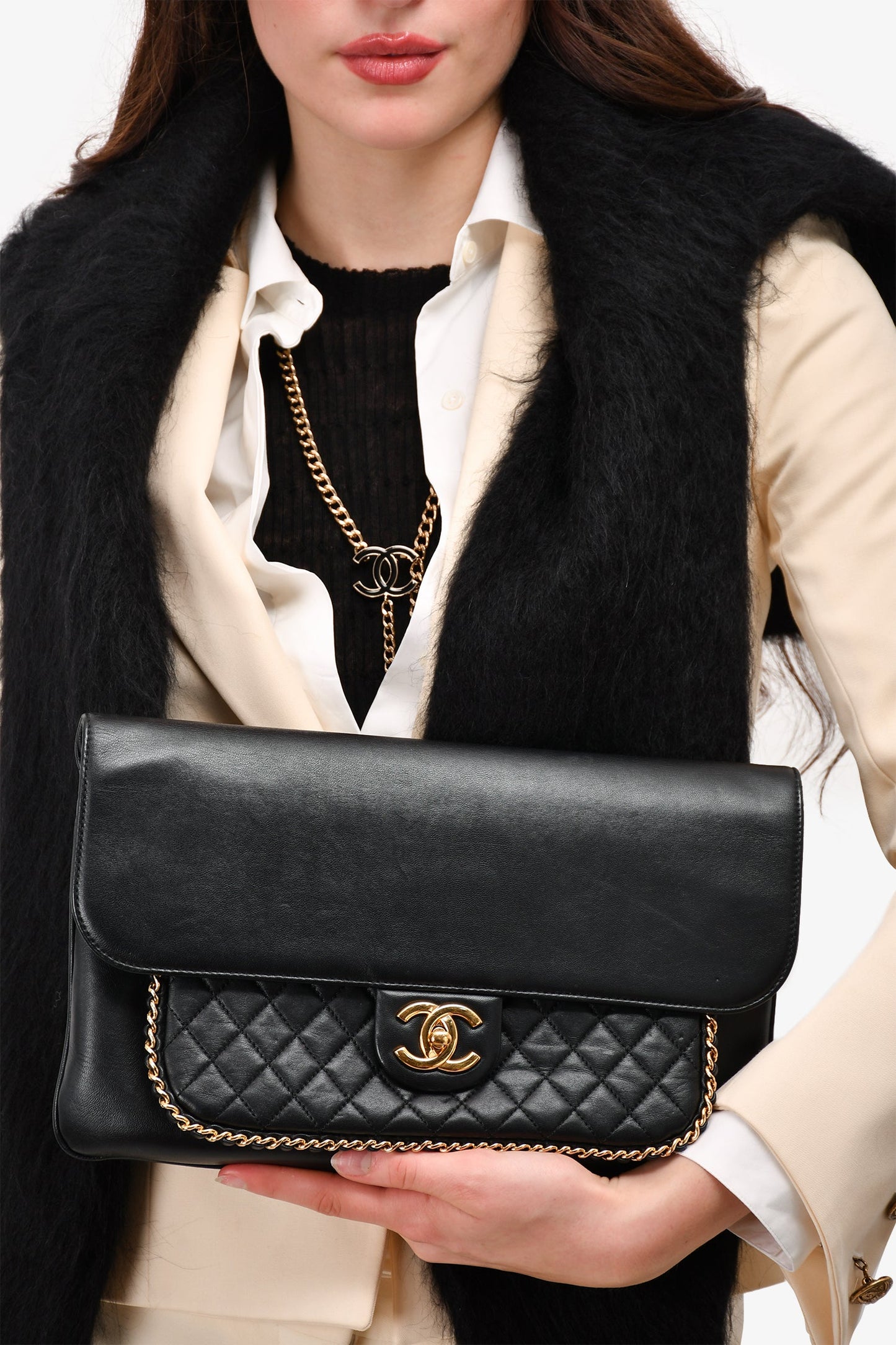 Pre-Loved Chanel™ 2017/18 Black Lambskin 'Unchained' CC Clutch