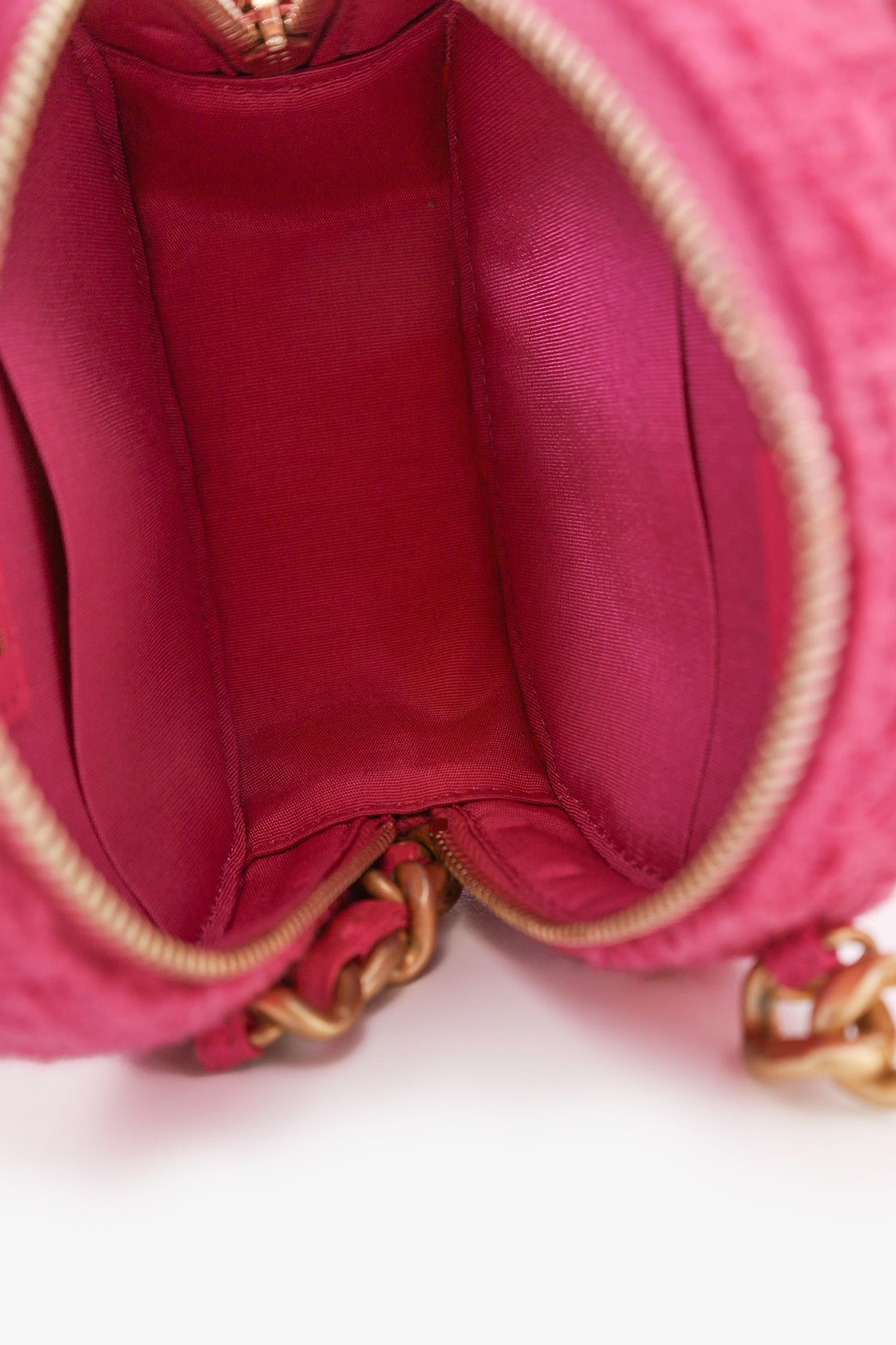 Pre-Loved Chanel™ 2019-20 Fuchsia Tweed 19 Round Clutch with Coin Purse