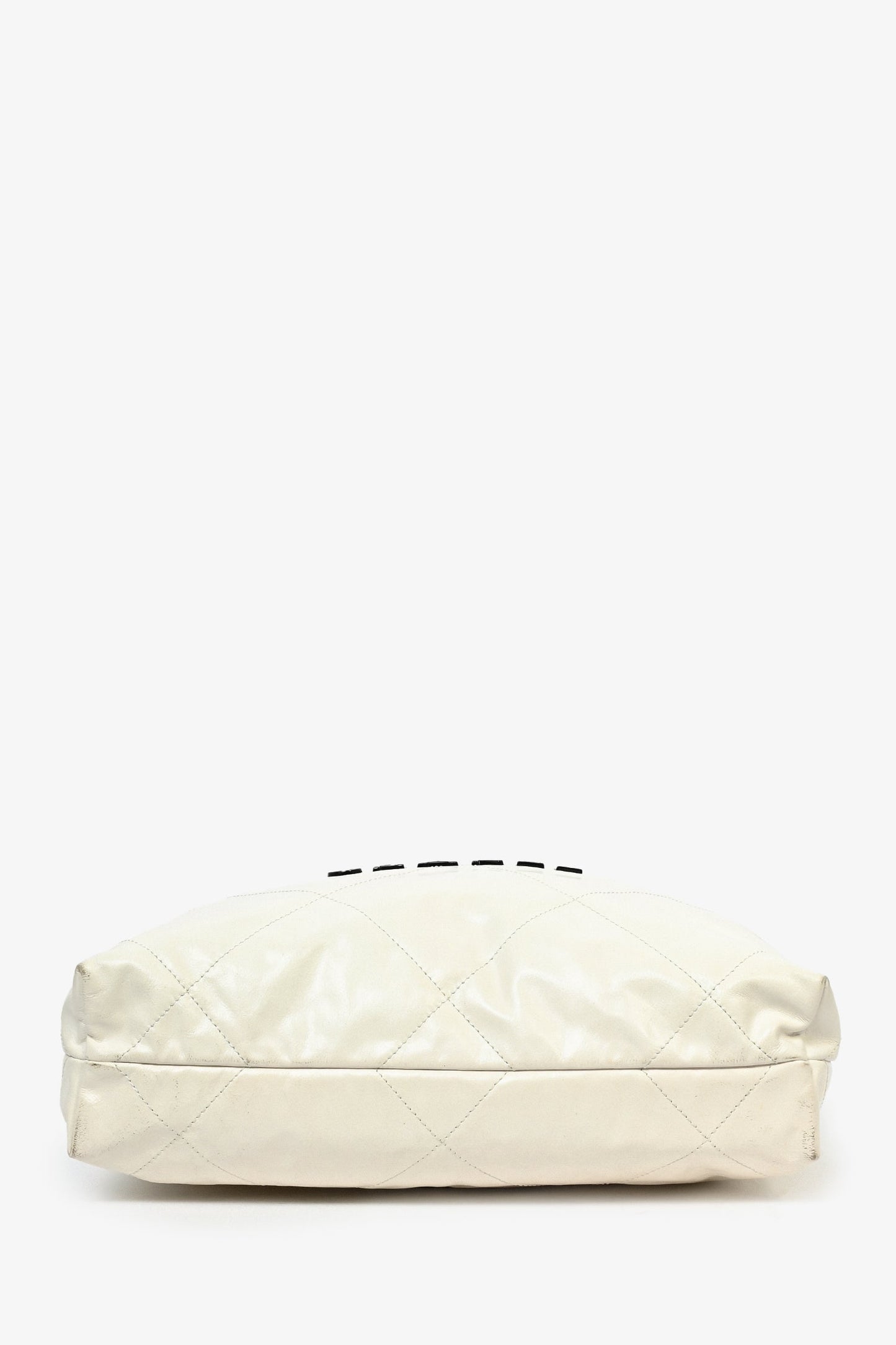 Pre-Loved Chanel™ White Leather Small Chanel 22 Shoulder Bag