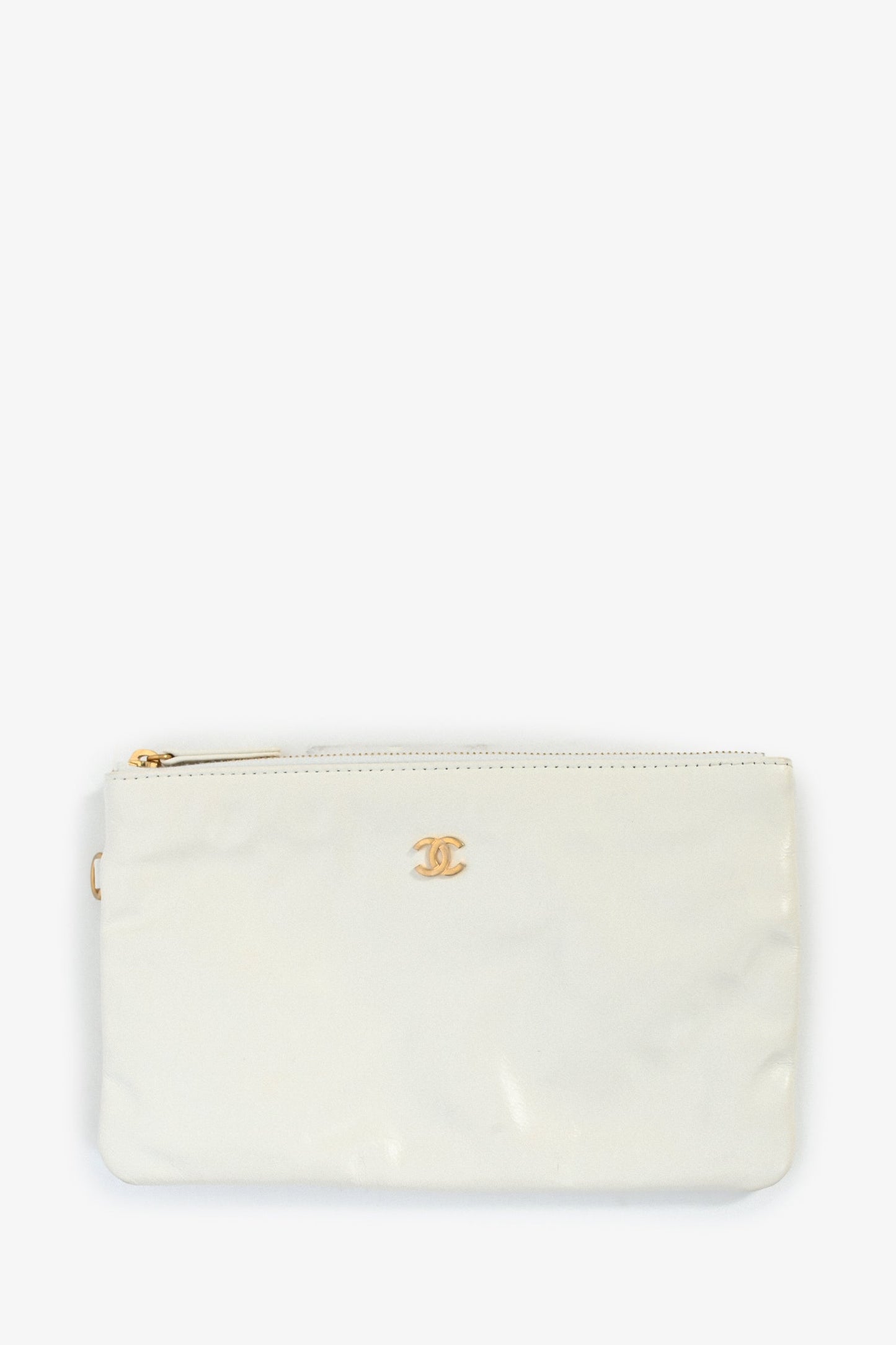 Pre-Loved Chanel™ White Leather Small Chanel 22 Shoulder Bag