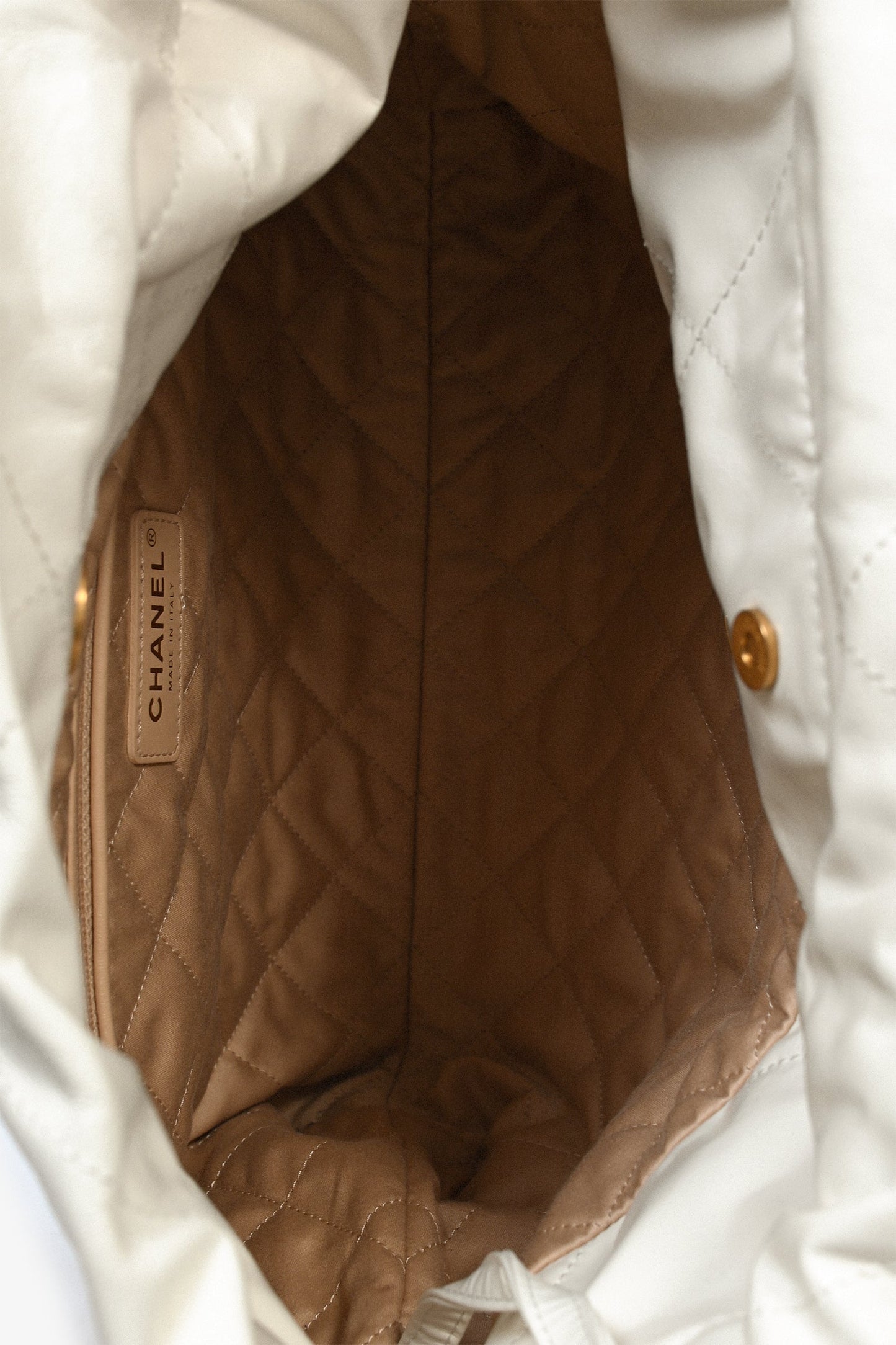 Pre-Loved Chanel™ White Leather Small Chanel 22 Shoulder Bag