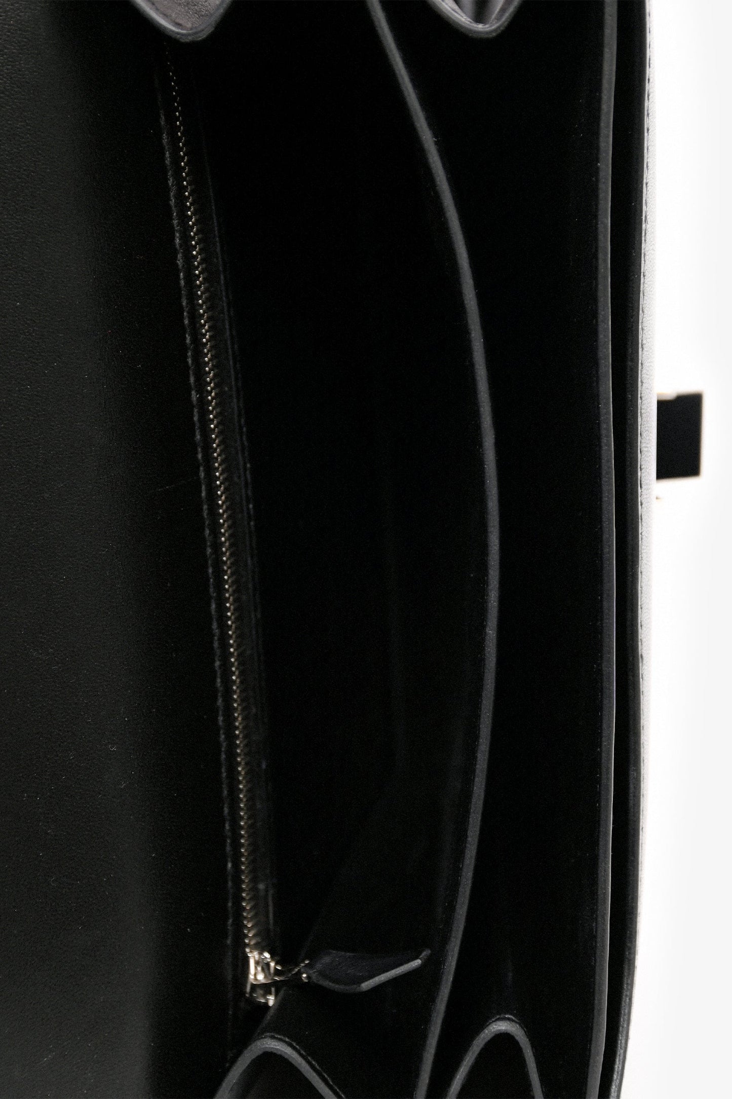 Hermès 2018 Black Evercolor Leather 2002 20 Crossbody Bag