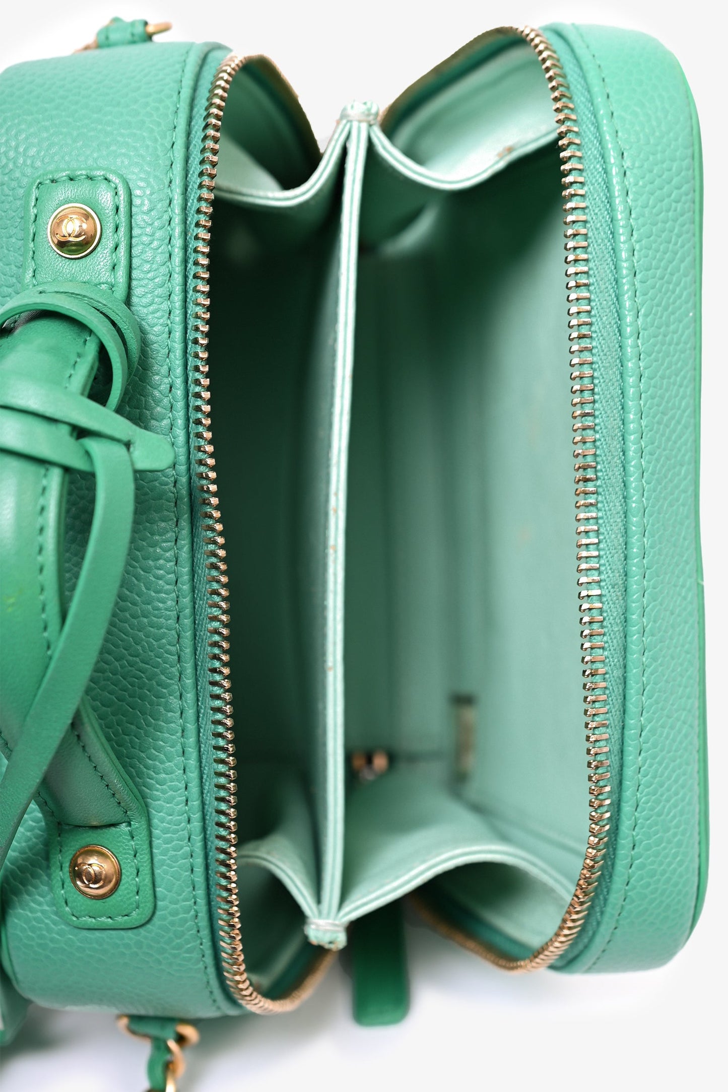 Pre-Loved Chanel™ 2017/18 Green Caviar Leather Small Filigree Vanity Case