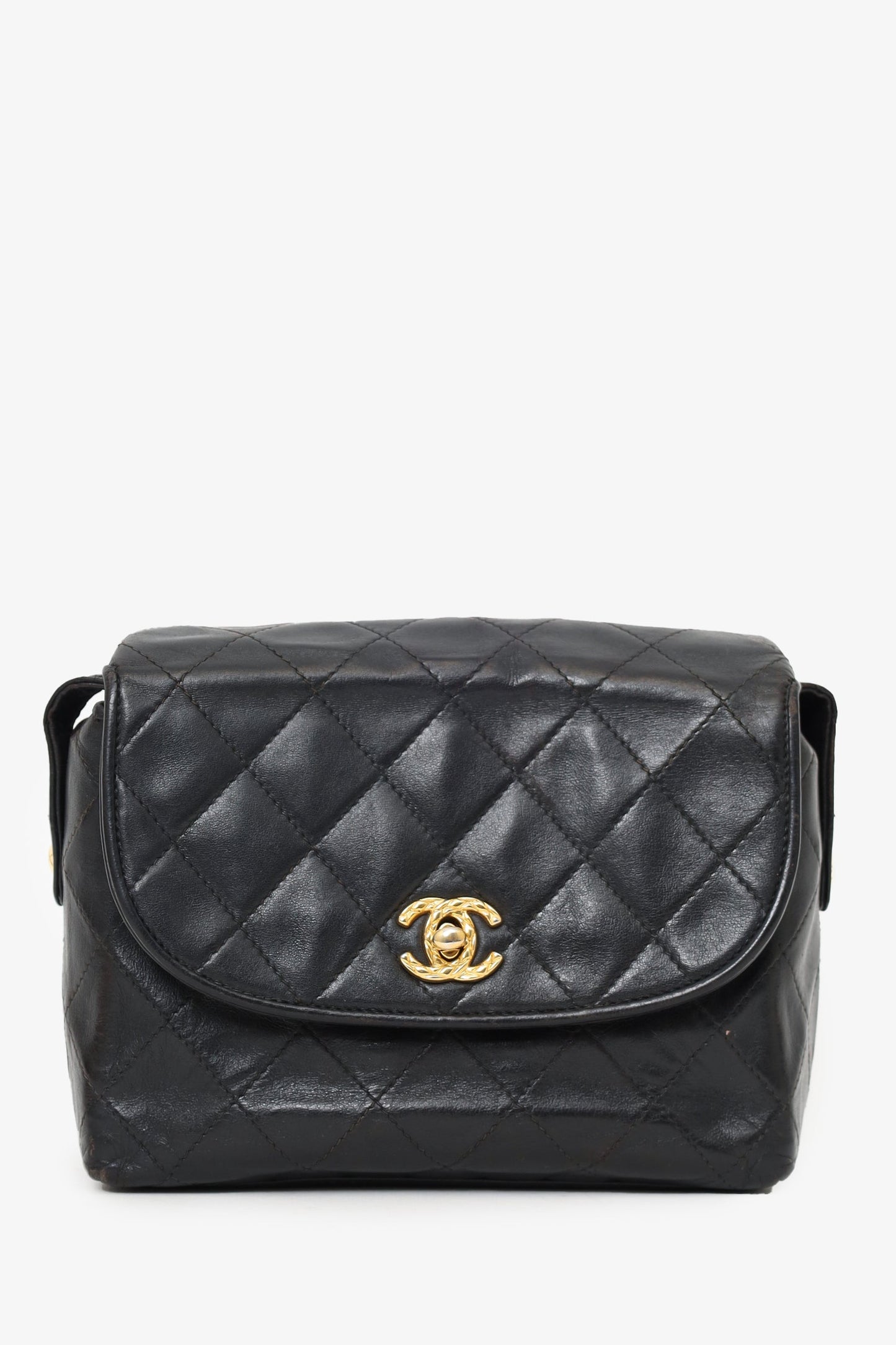 Pre-Loved Chanel™ 1991-94 Black Lambskin Round Flap Shoulder Bag