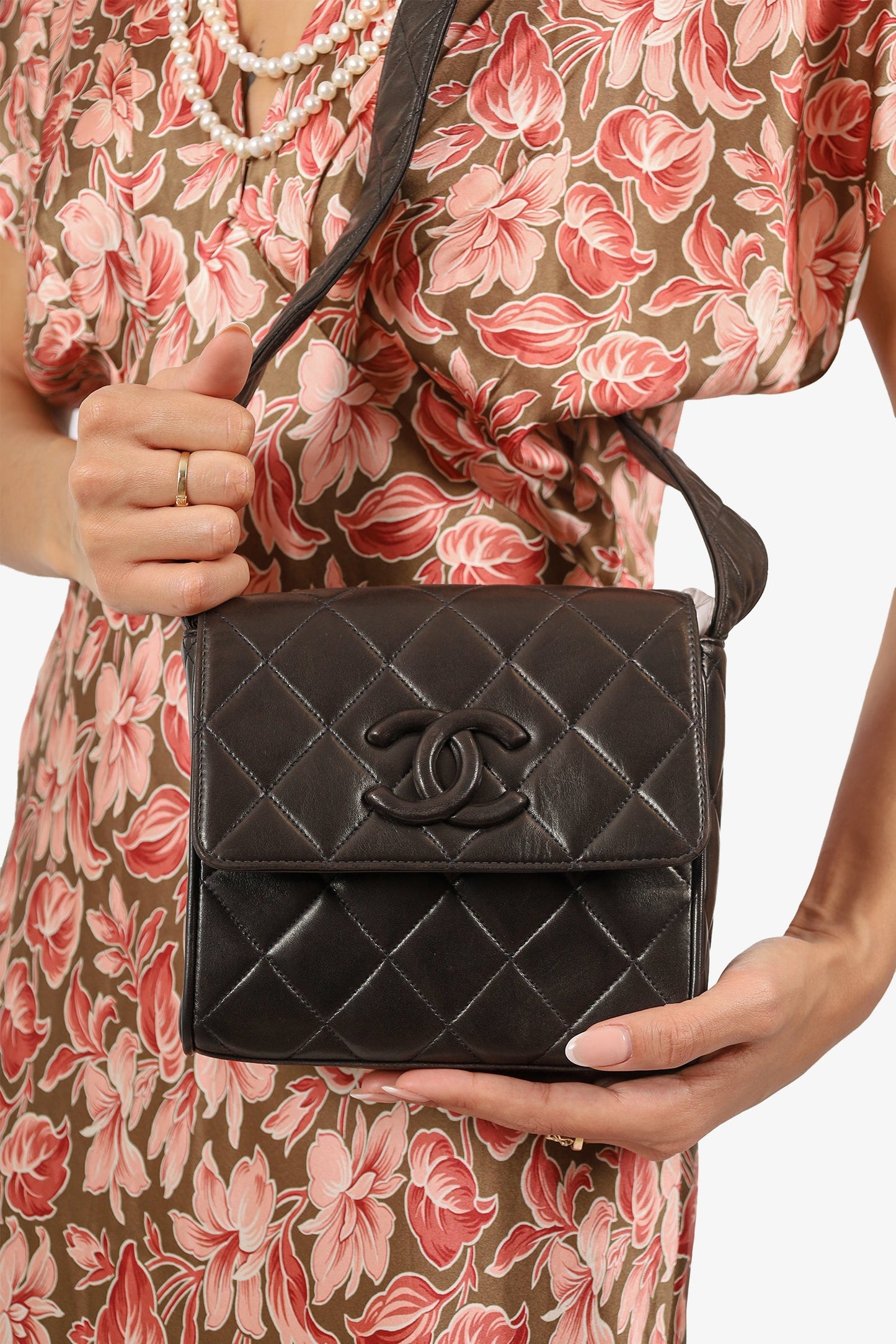 Pre-Loved Chanel™ 1991-94 So Black Quilted Lambskin Leather CC Shoulder Bag