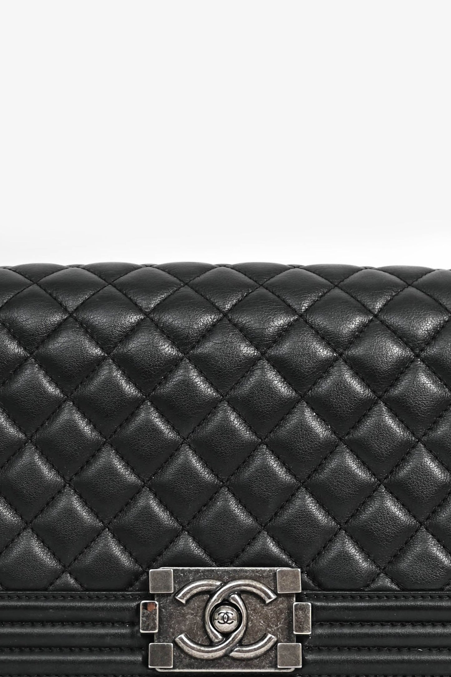 Pre-Loved Chanel 2019 Black Leather Medium Boy Bag