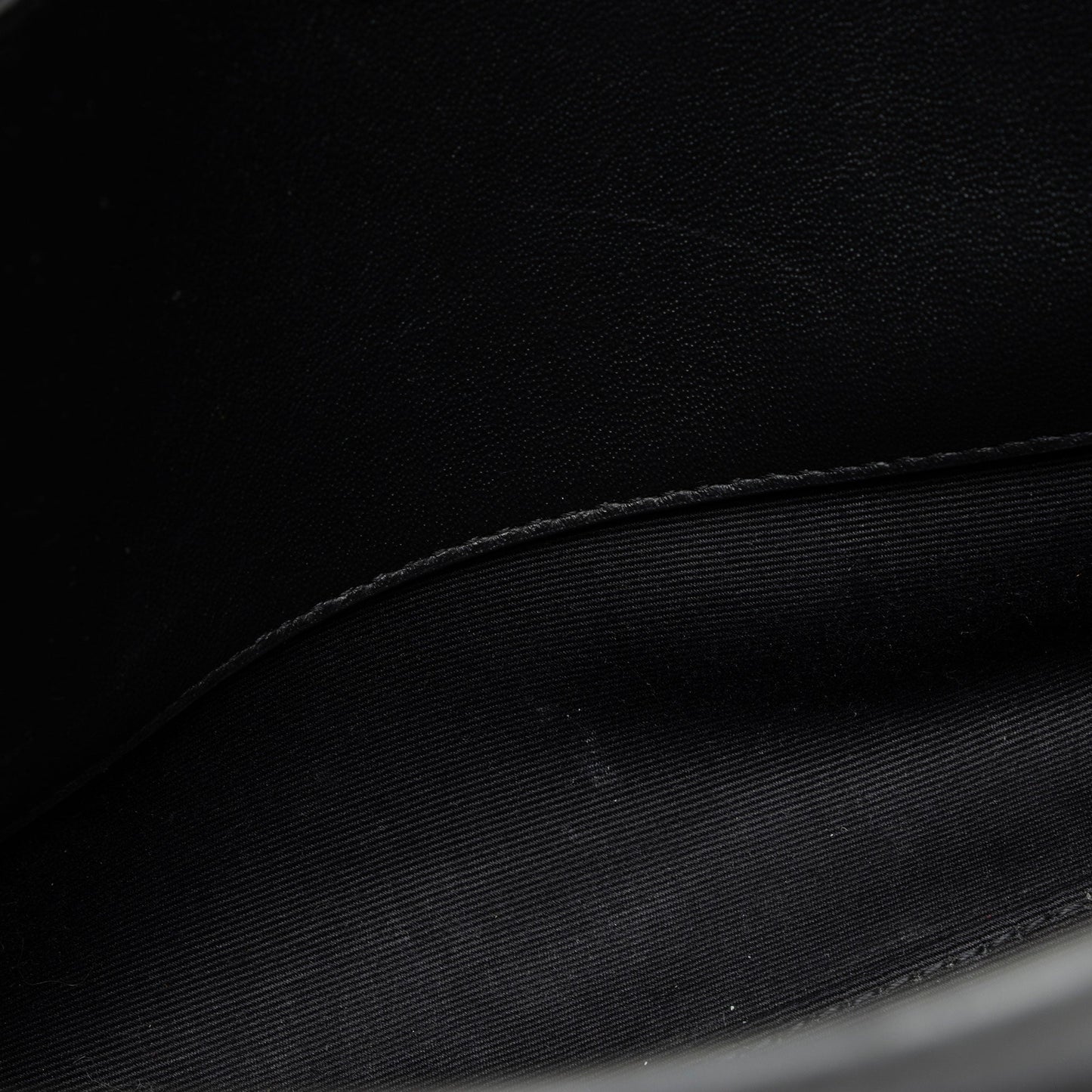 Saint Laurent Calfskin Monogram Uptown Medium Tote (SHF-GumjsZ)