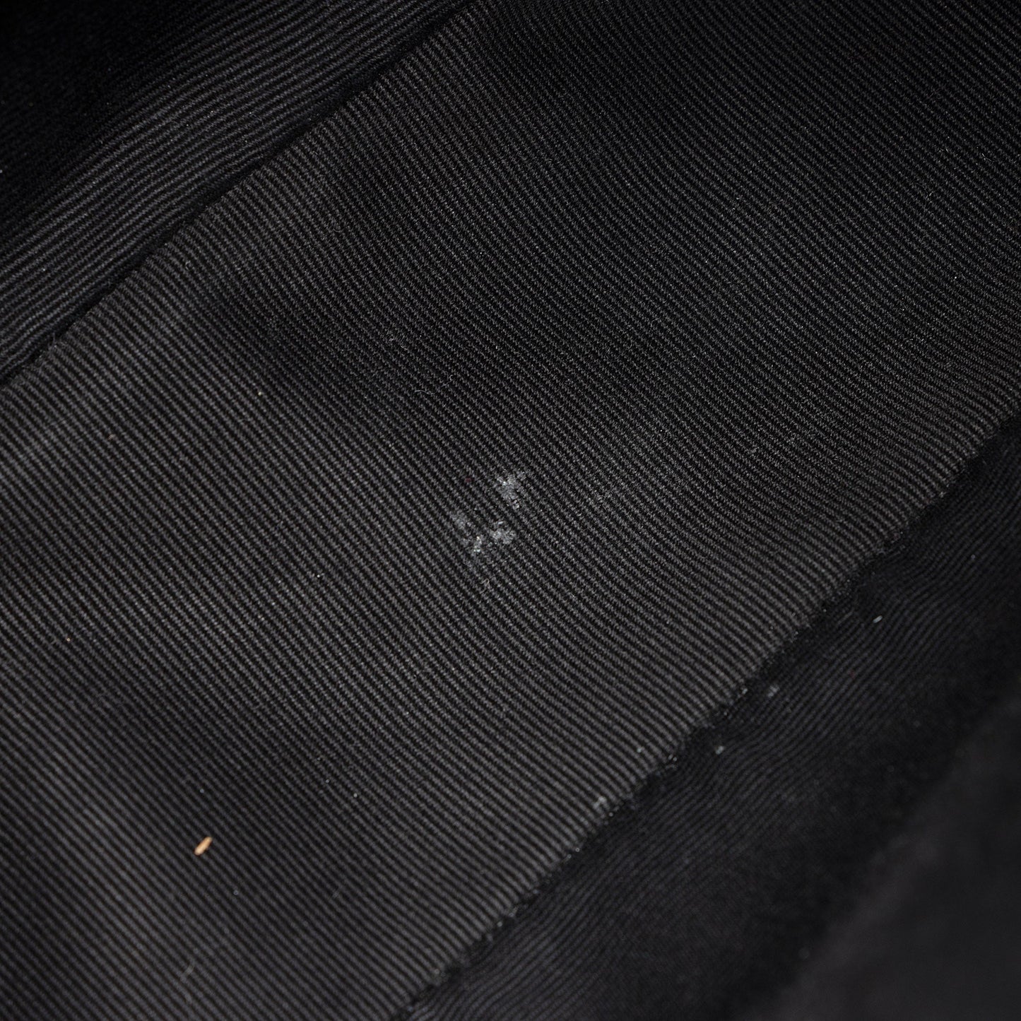 Saint Laurent Matelasse Calfskin Monogram Lou Camera Bag (SHF-Dlf8kG)