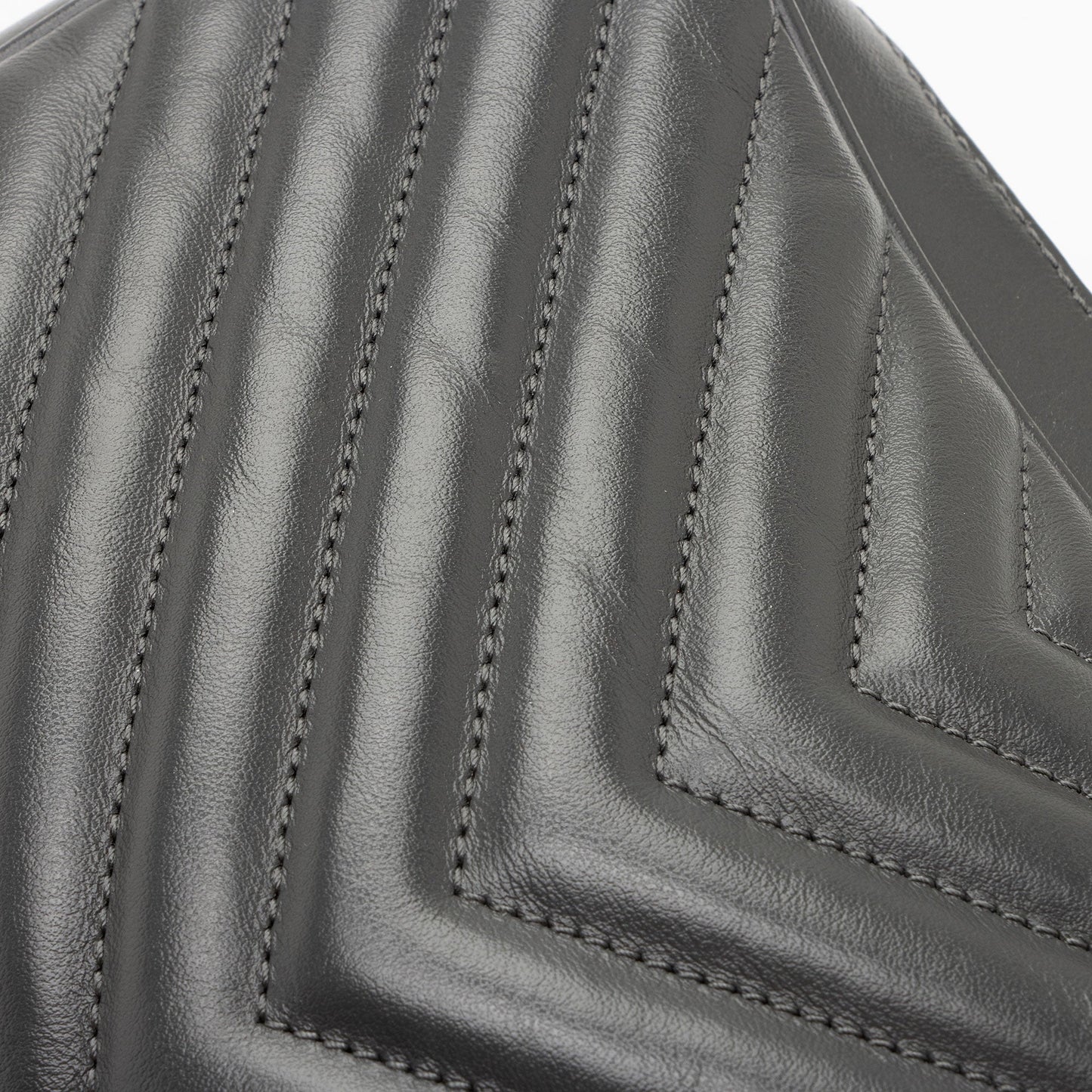 Saint Laurent Matelasse Calfskin Monogram Lou Camera Bag (SHF-Dlf8kG)