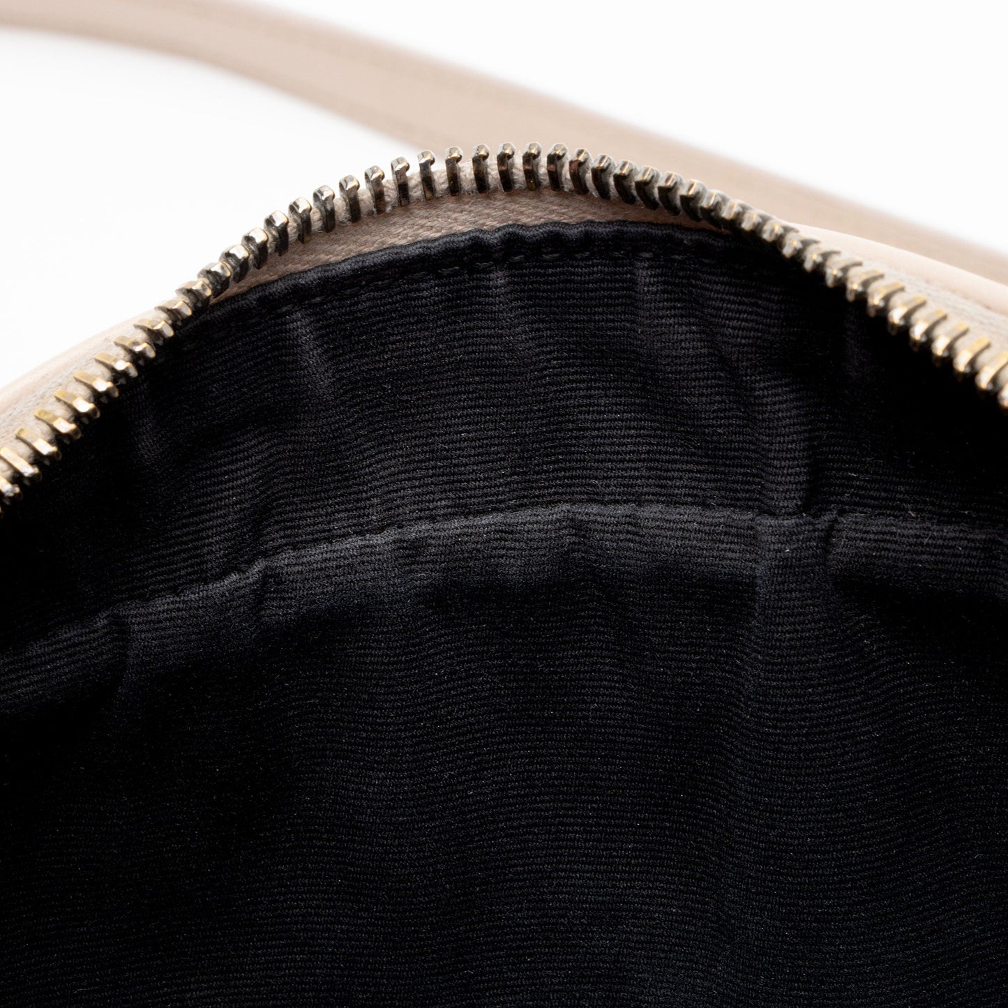 Saint Laurent Matelasse Calfskin Monogram Lou Camera Bag (SHF-enJ9ut)