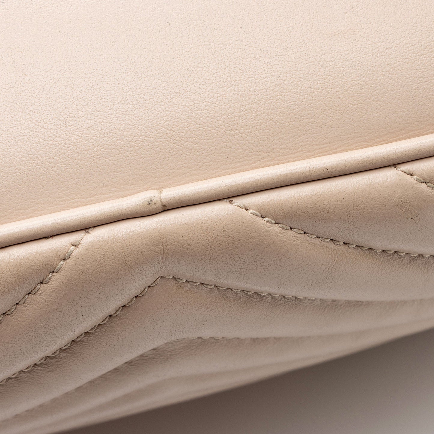 Saint Laurent Matelasse Calfskin Monogram Lou Camera Bag (SHF-enJ9ut)