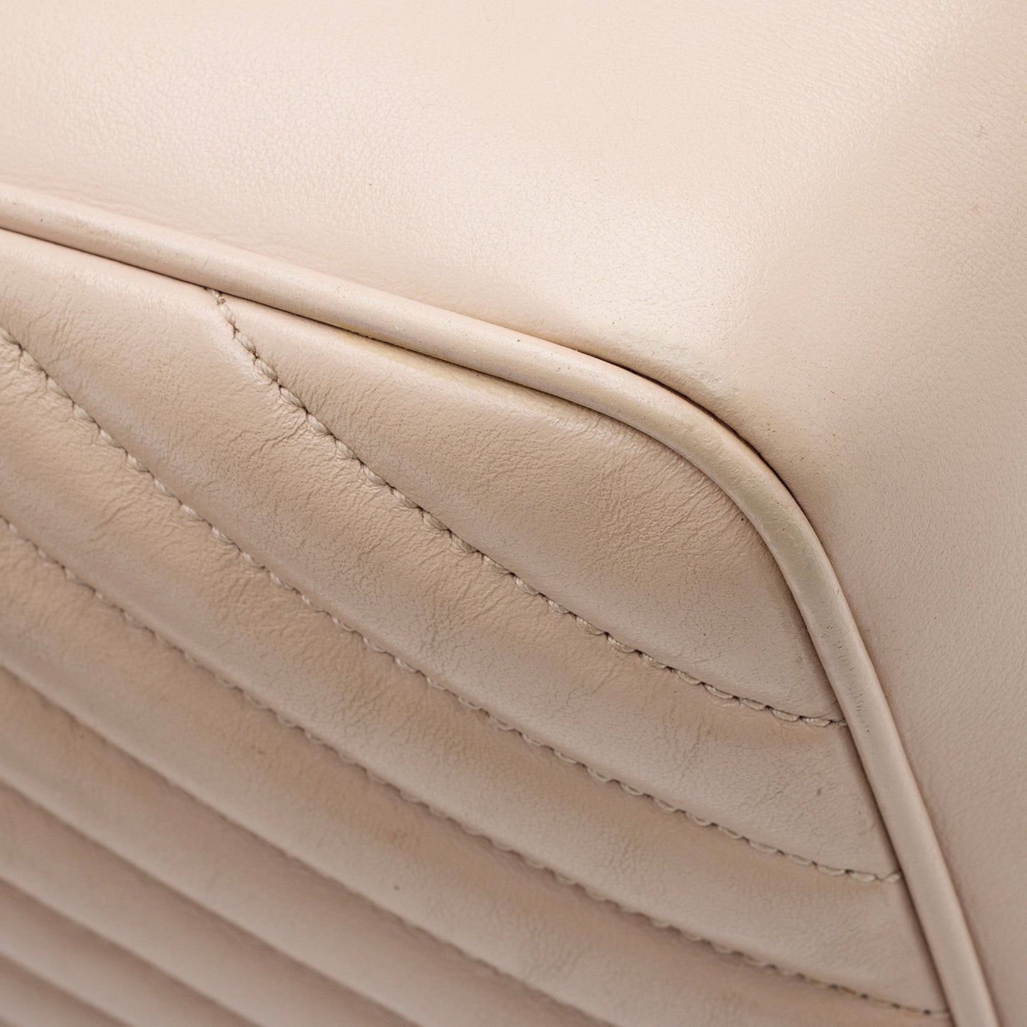 Saint Laurent Matelasse Calfskin Monogram Lou Camera Bag (SHF-enJ9ut)