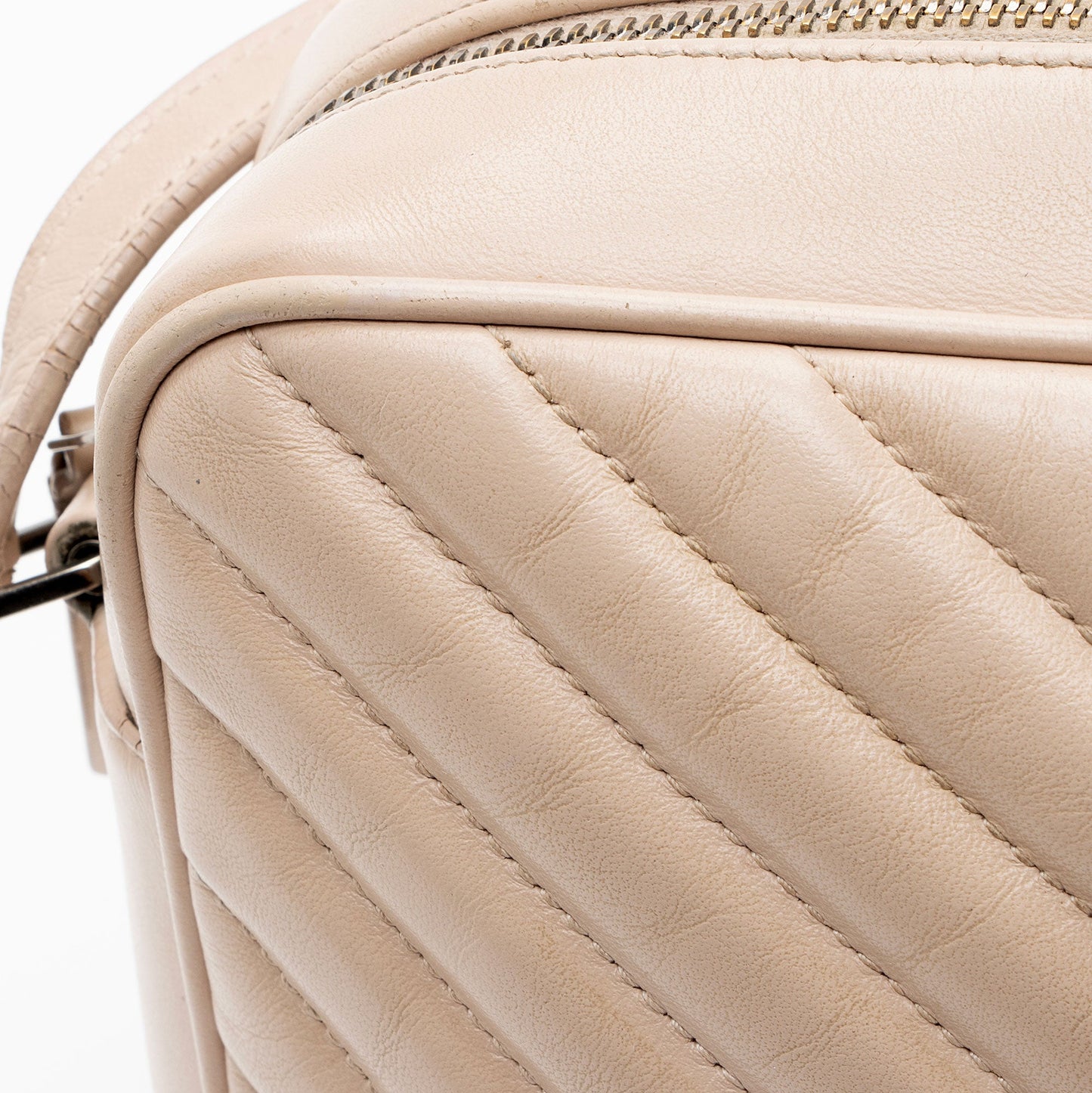 Saint Laurent Matelasse Calfskin Monogram Lou Camera Bag (SHF-enJ9ut)