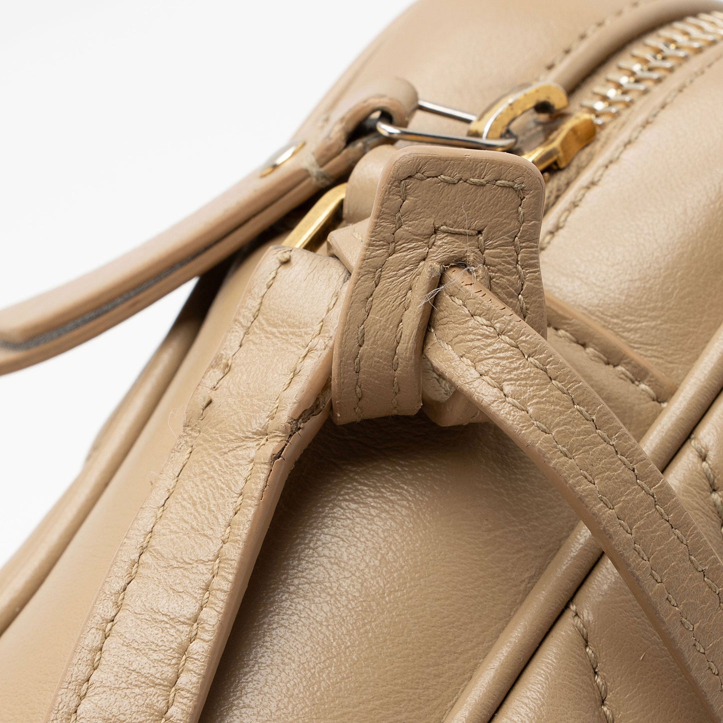Saint Laurent Matelasse Calfskin Monogram Lou Camera Bag (SHF-5REUgE)