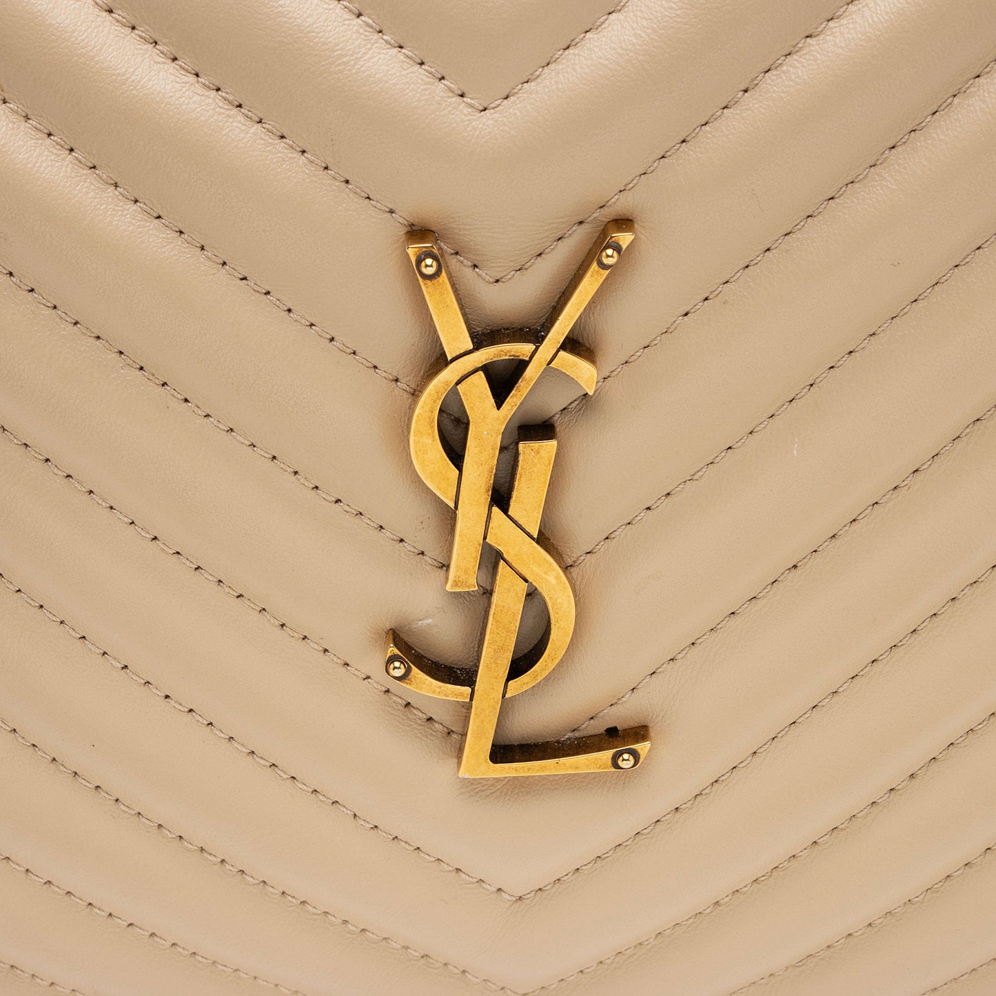 Saint Laurent Matelasse Calfskin Monogram Lou Camera Bag (SHF-IyIKNC)